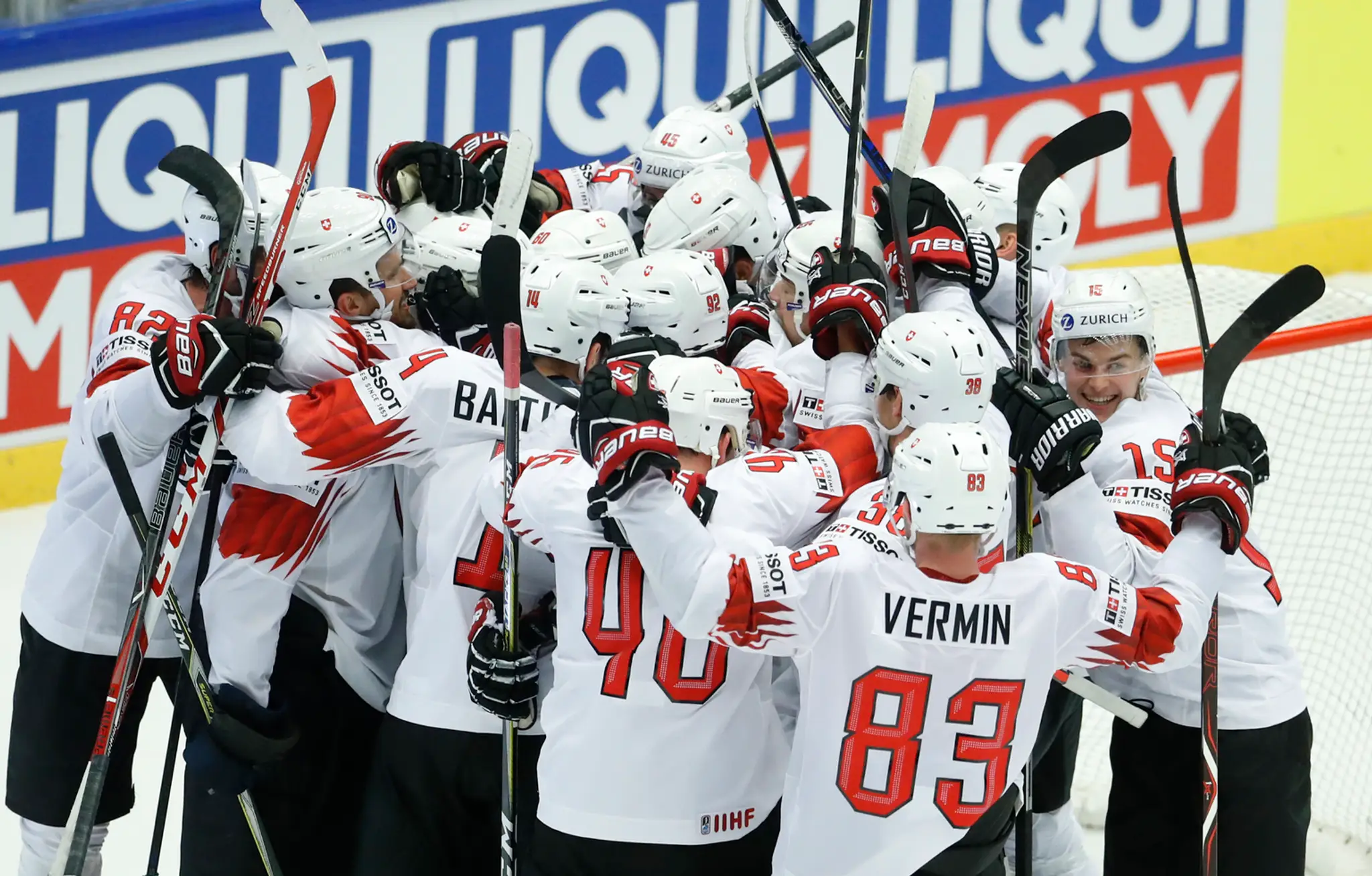 Švajčiarska radosť po triumfe vo štvrťfinále MS 2018 proti Fínsku.