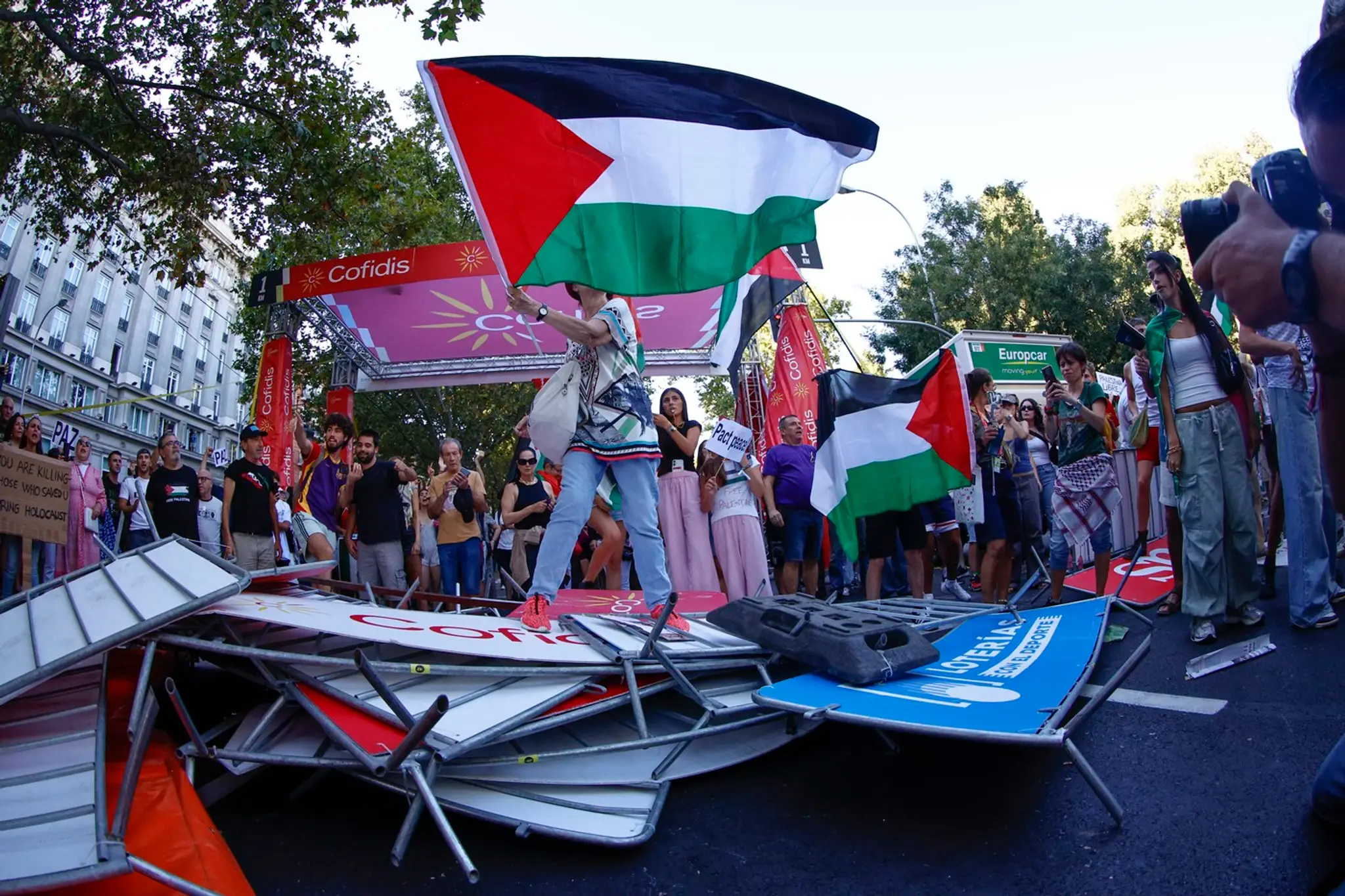Pro-palestínske protesty zničili Vueltu 2025