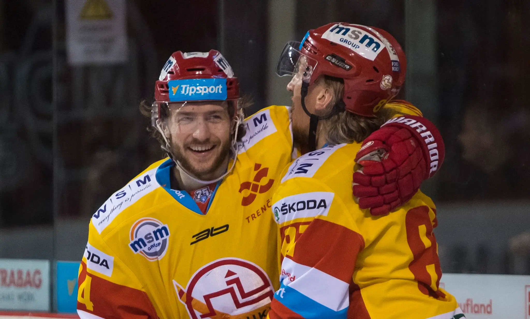 Na snímke zľava Boris Sádecký a Marcel Hossa (obaja Trenčín) sa radujú z gólu.