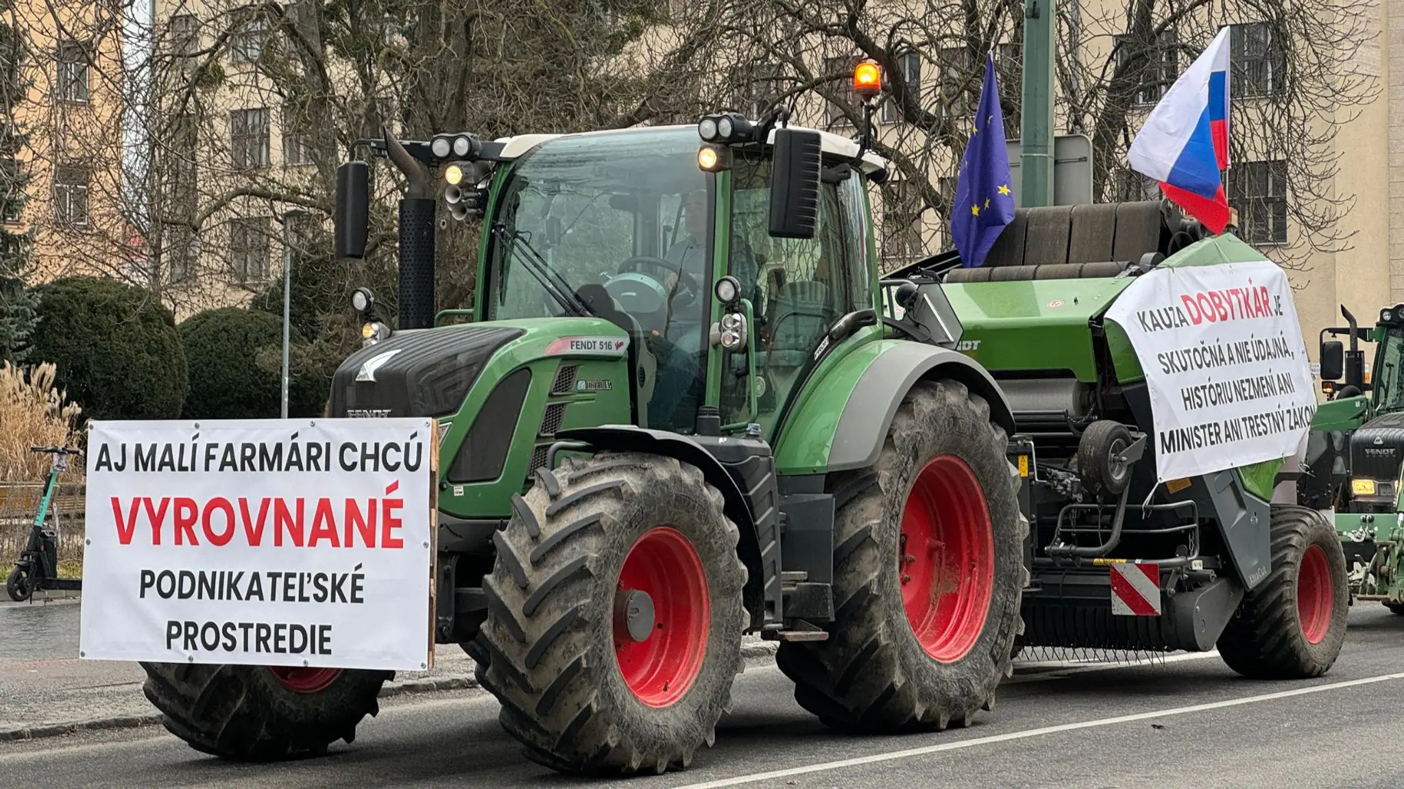 Slovenskí poľnohospodári protestujú.