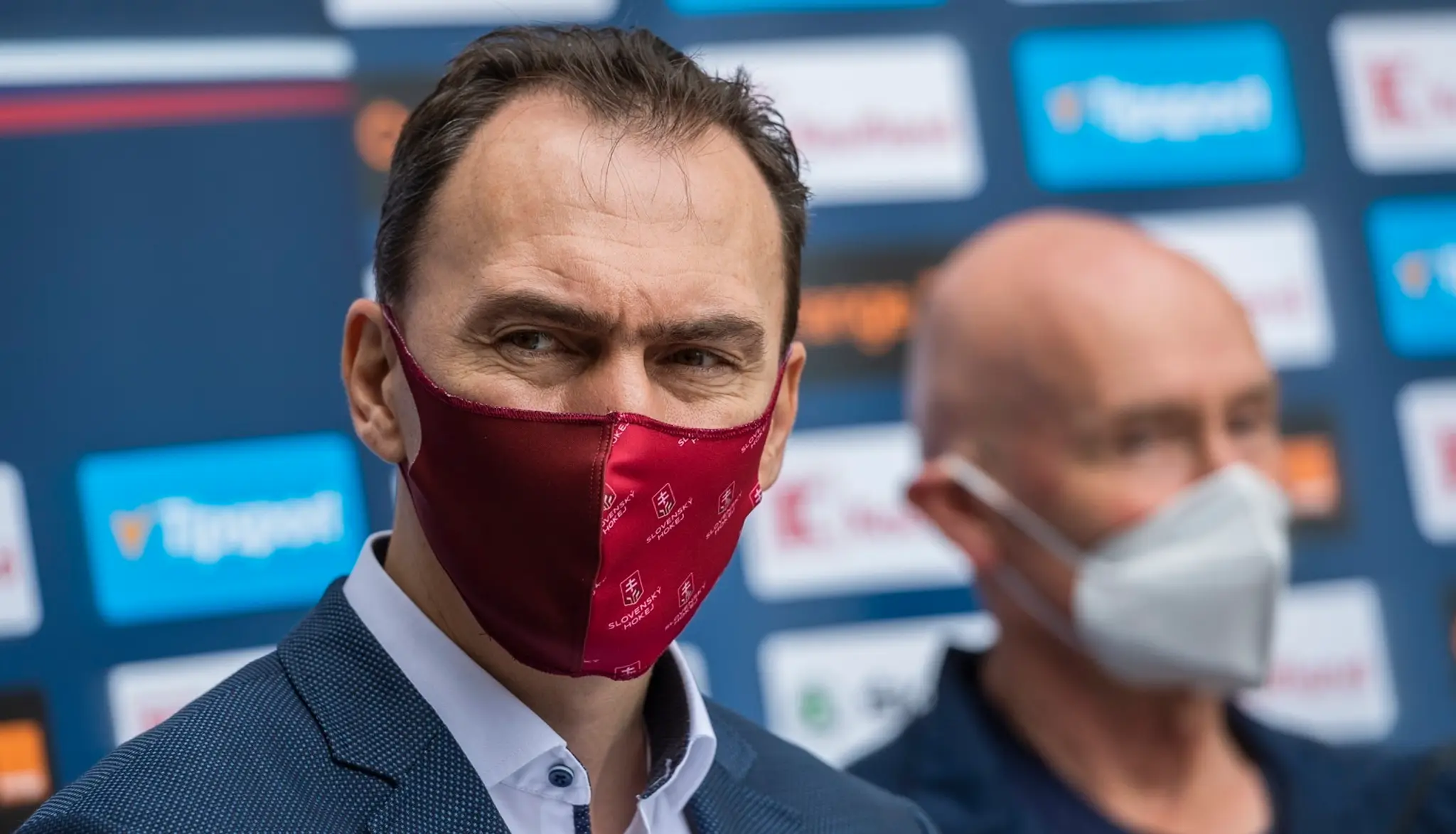 Prezident SZĽH a GM reprezentácie Miroslav Šatan a tréner hokejovej reprezentácie Craig Ramsay.