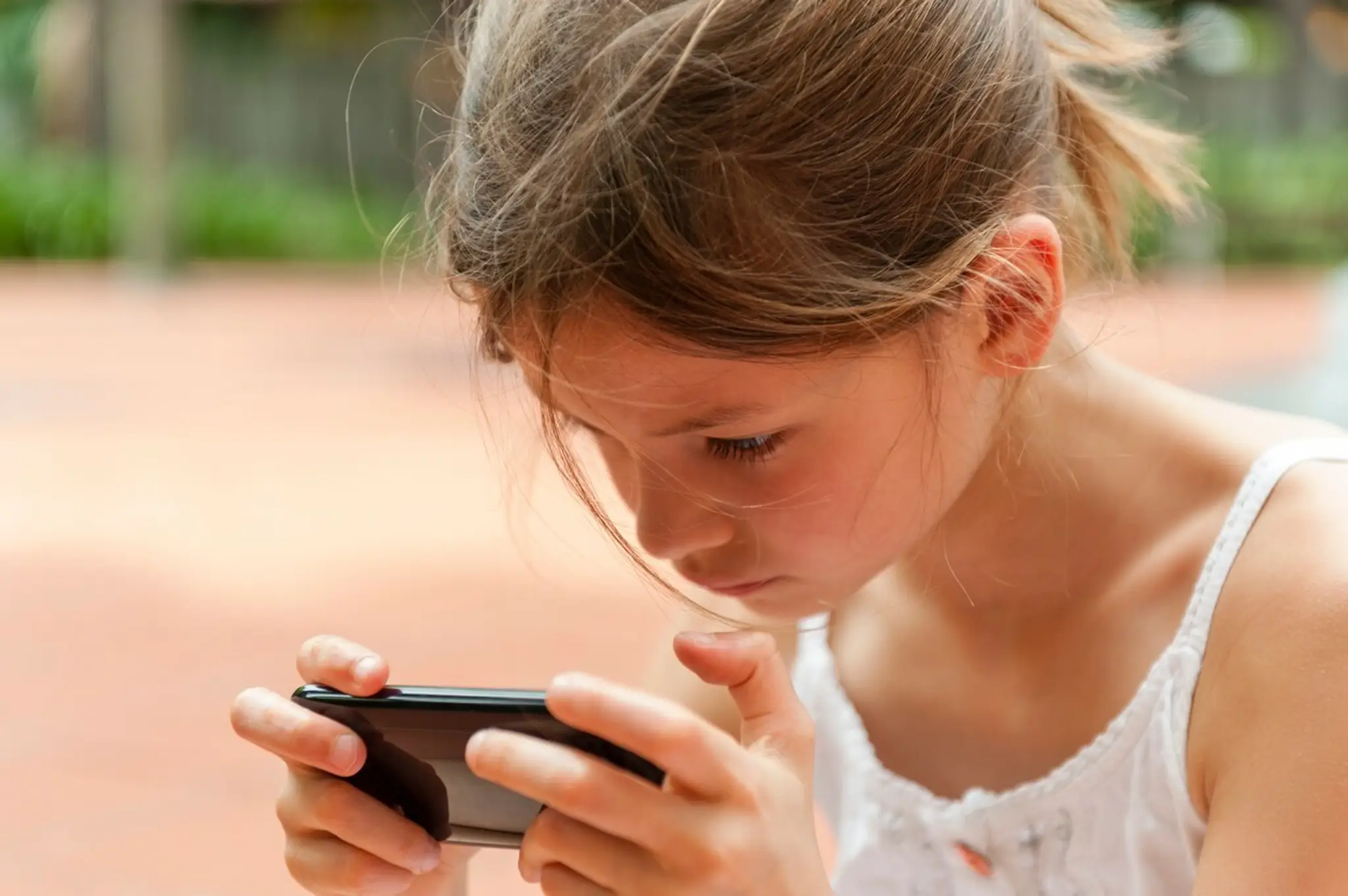 Dali ste vášmu dieťaťu smartfón? Akoby ste mu dali gram kokaínu