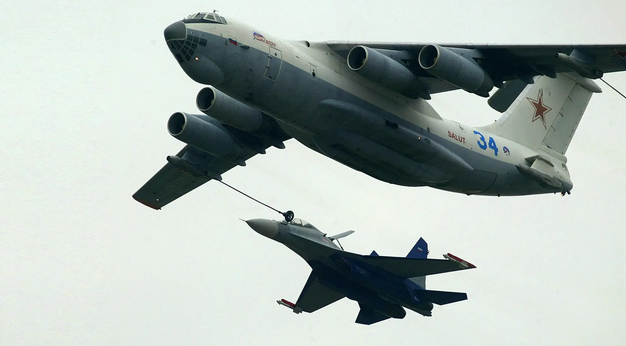 Ruské tankovacie lietadlo Il-78 a stíhačka Su-30.