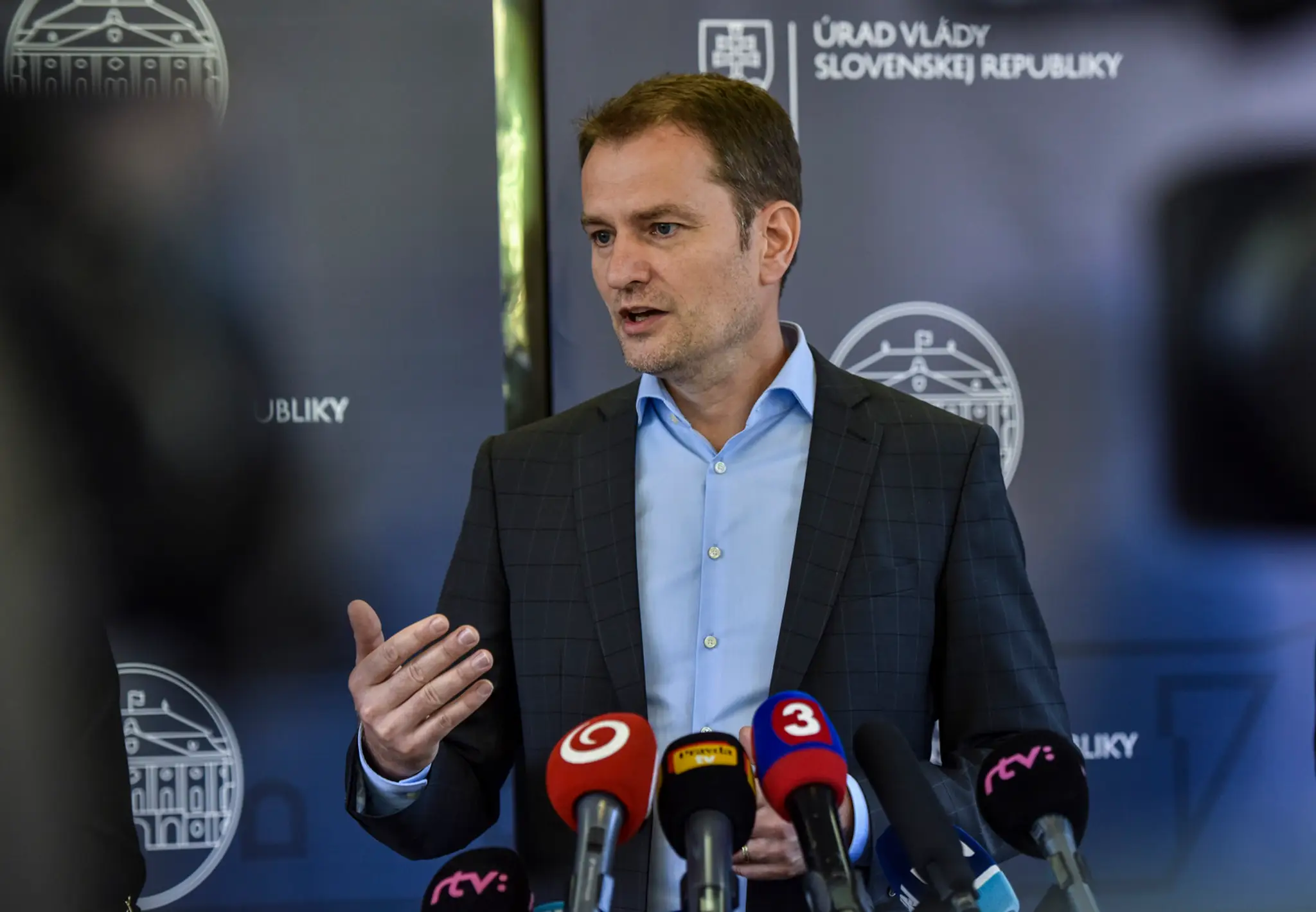 Ženu takmer zabil kus stromu