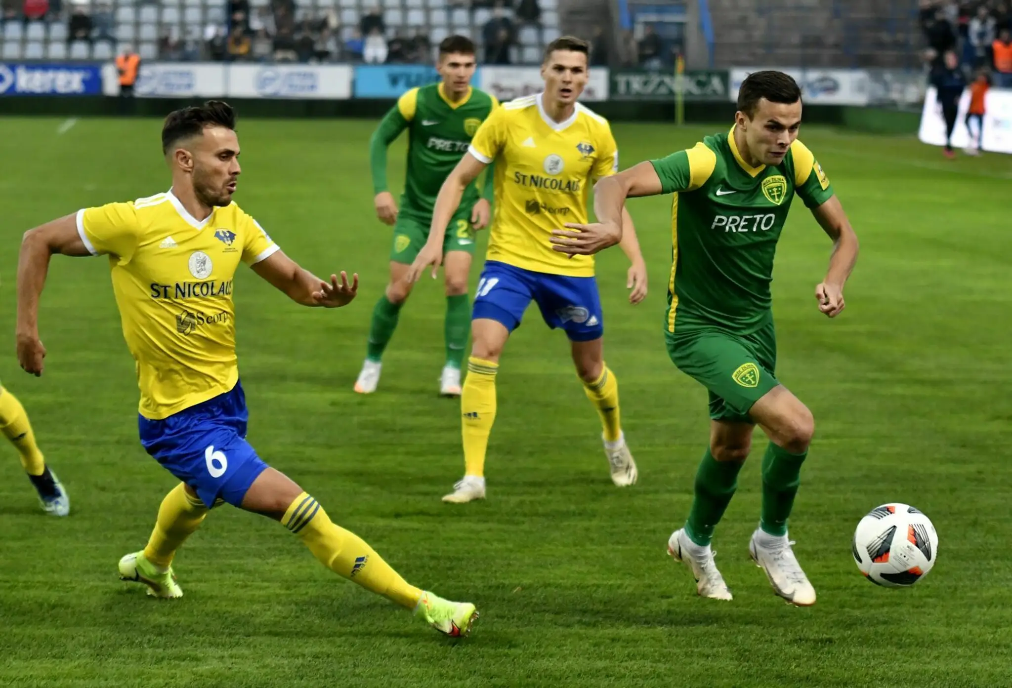 Alfonso Artabe v súboji s Branislavom Slukom.