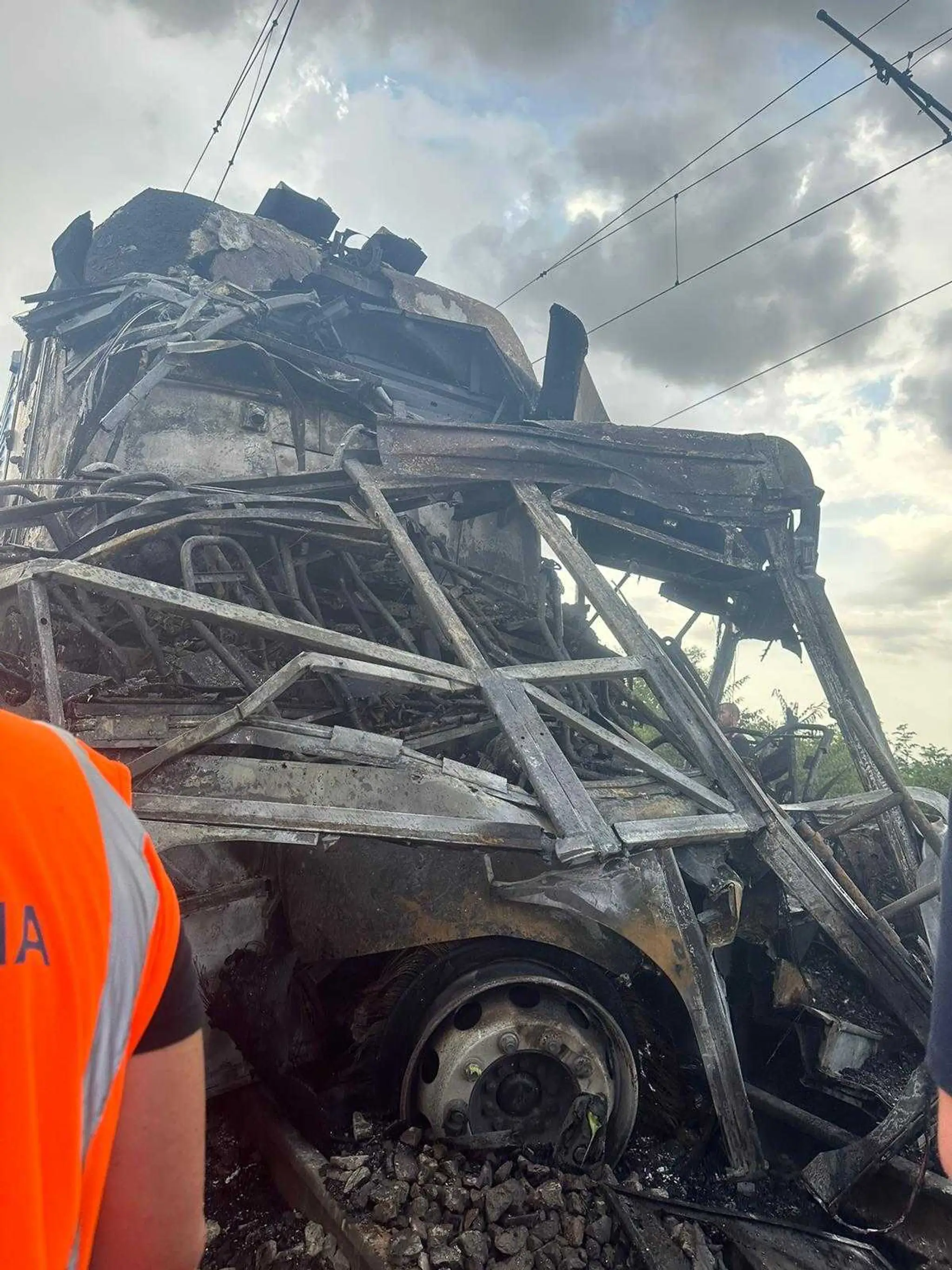 Tragická nehoda vlaku a autobusu