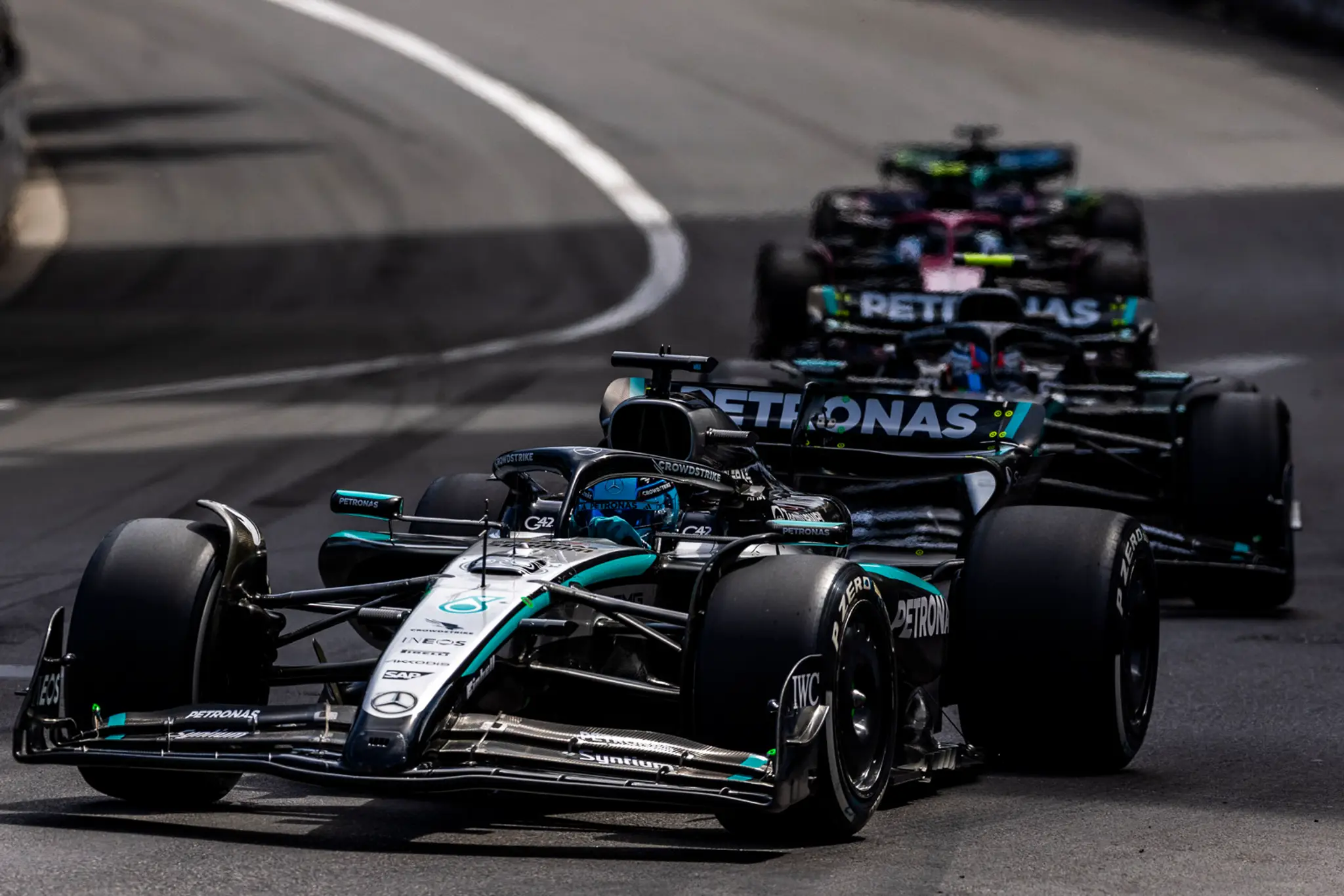 Prvé pódium Antonelliho či kolízia lídra. Verstappen je bod od dištancu, Kanadu si podmanil Russel