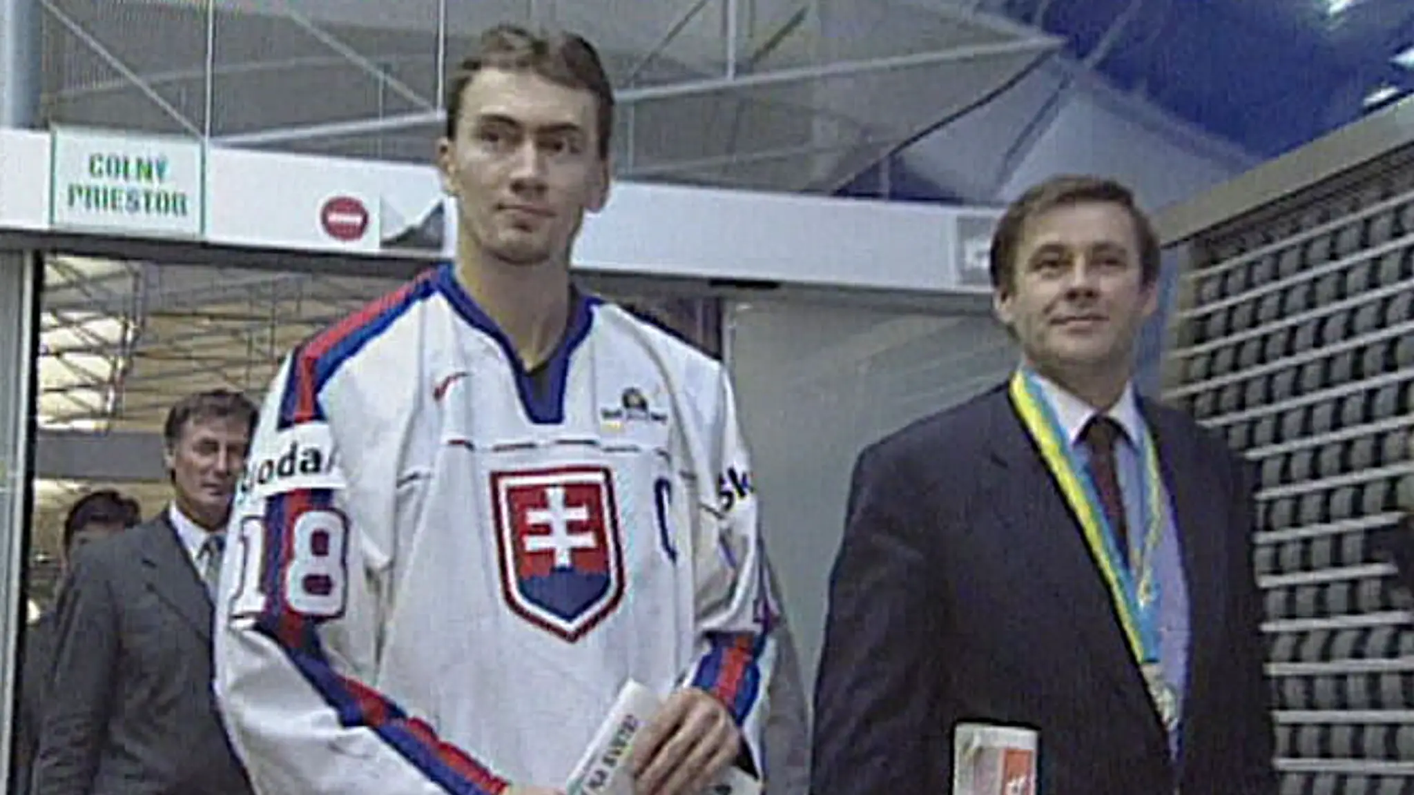 V roku 2000 slovenskí hokejisti získali prvé medaily v ére samostatnosti. 