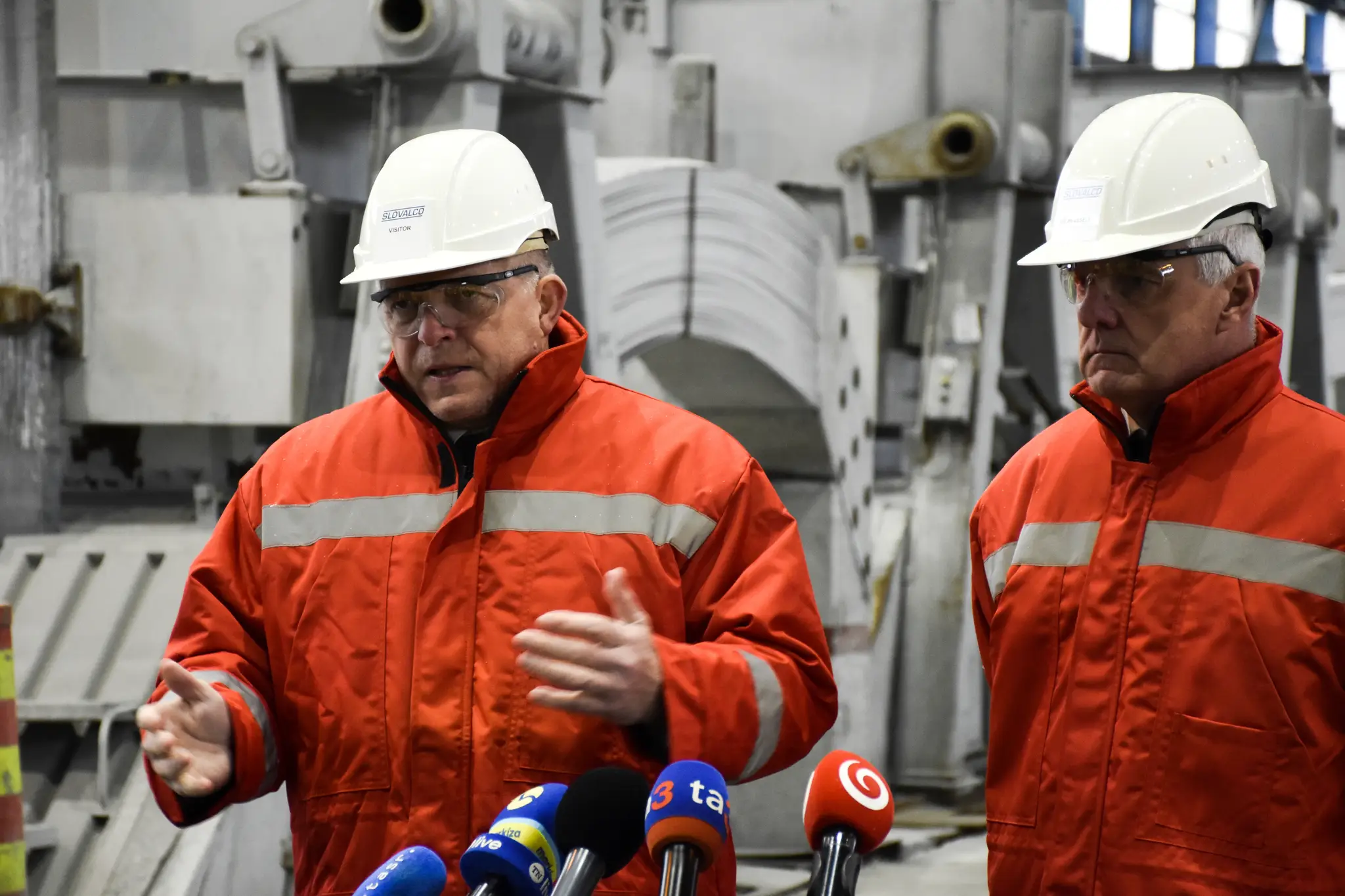 Robert Fico na návšteve hlinikárne Slovalco