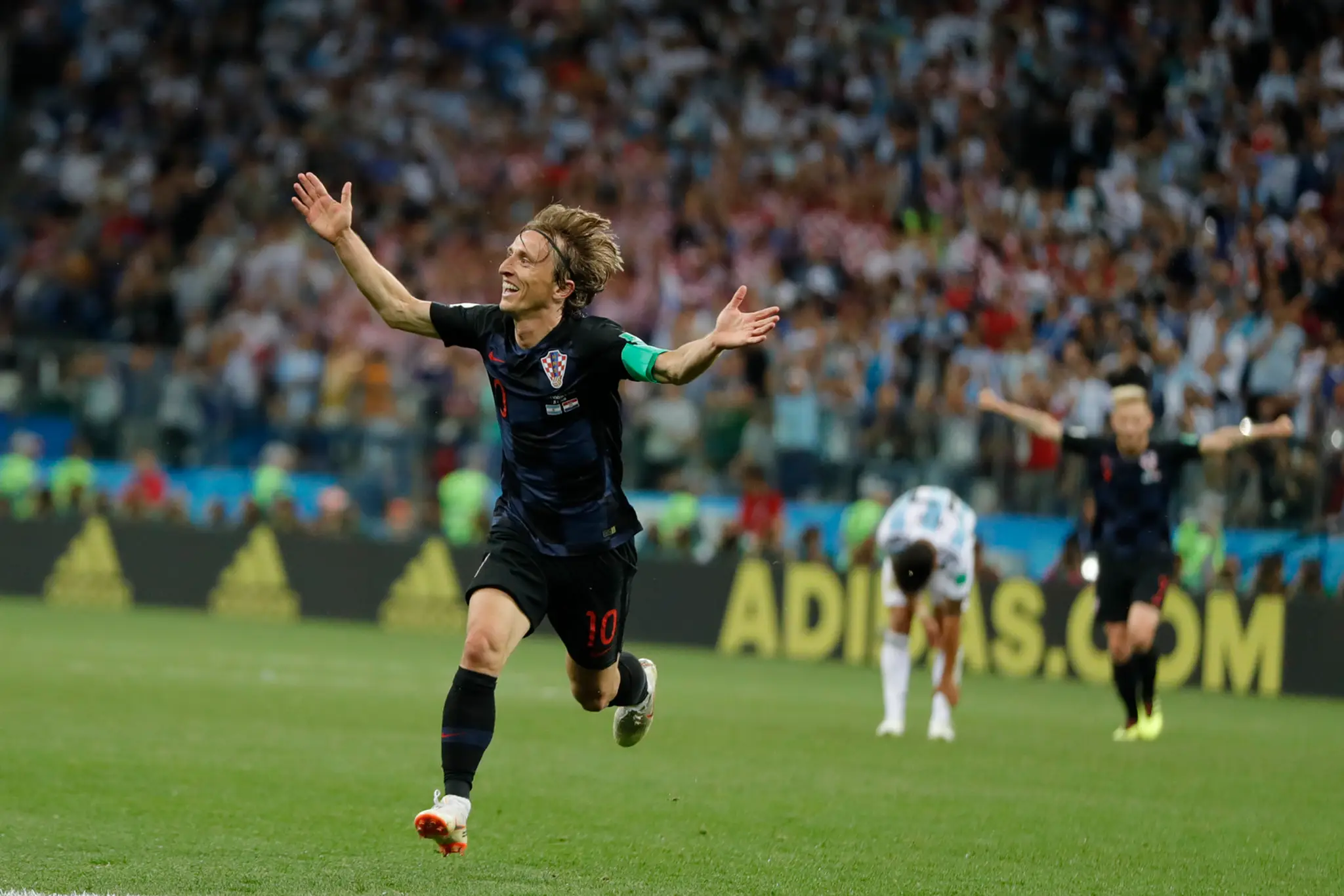 Radosť kapitána Chorvátska Luku Modriča po góle proti Argentíne na MS 2018.