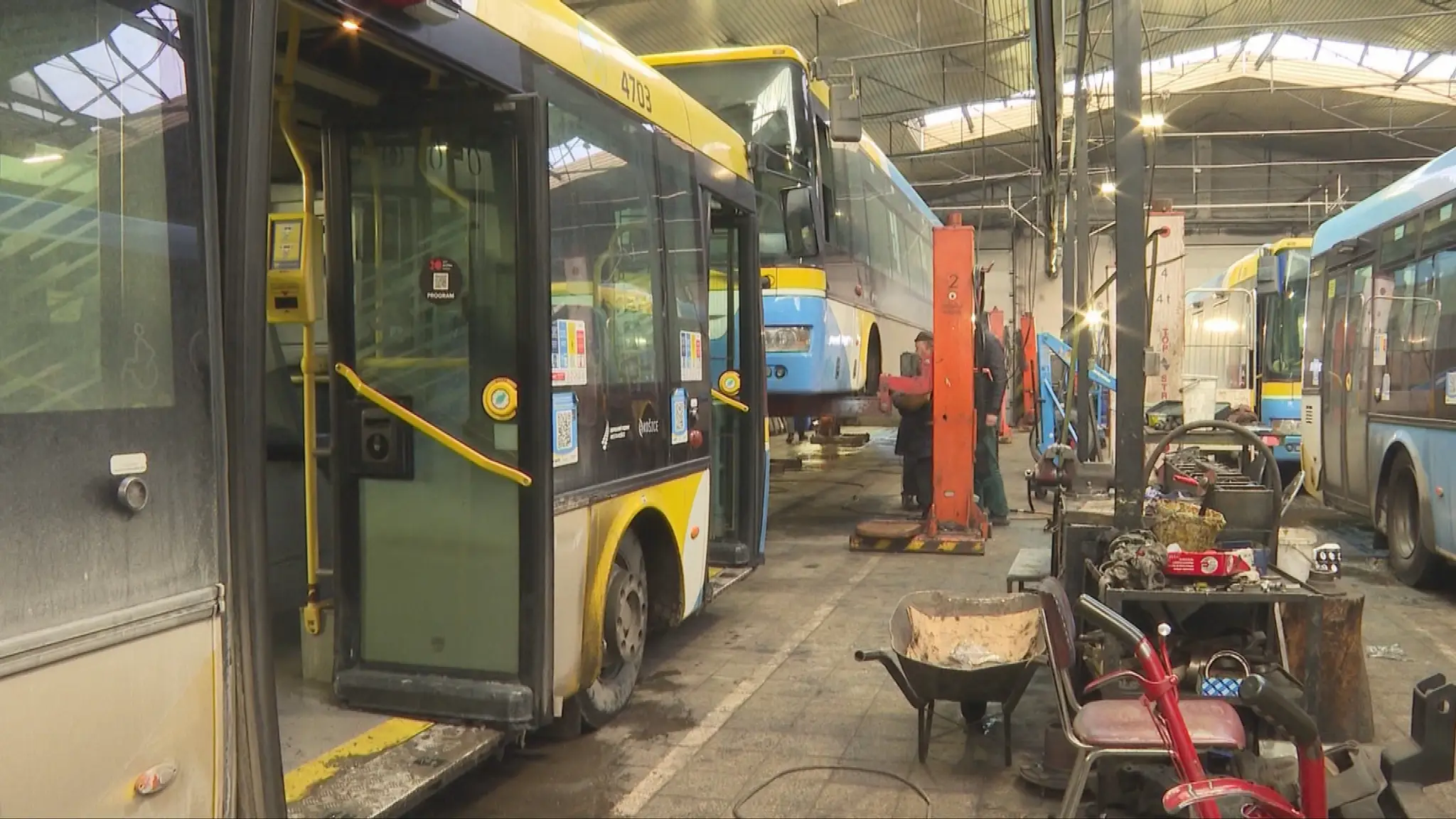Autobusy DPMK.