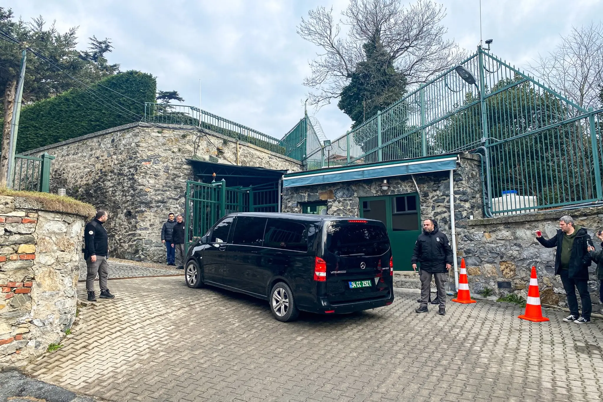 Príchod ruskej delegácie na rokovania s americkou stranou v Istanbule.