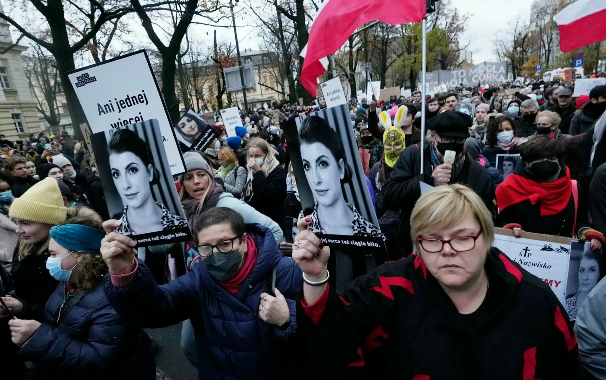 Smrť mladej ženy vyvolala v Poľsku protesty.