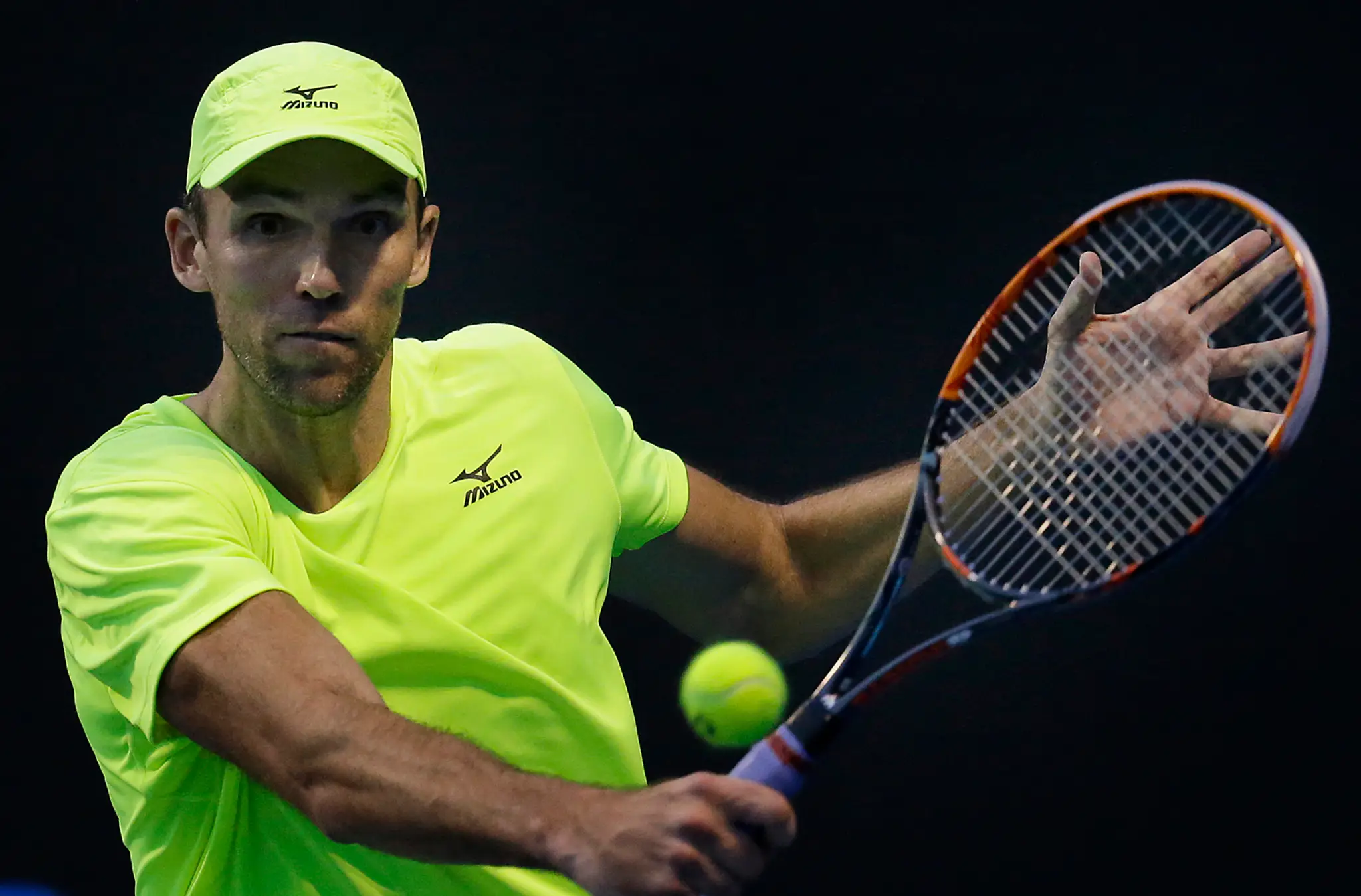 Ivo Karlovič počas duelu 1. kola Australian Open 2017 proti Horaciovi Zeballosovi.