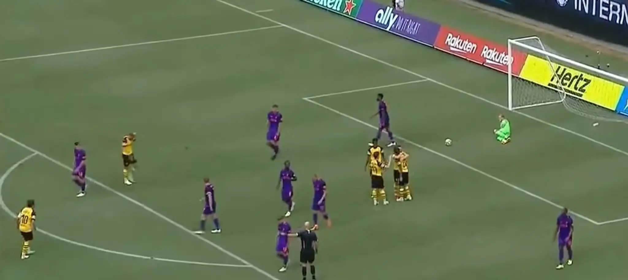 Karius inkasoval gól.