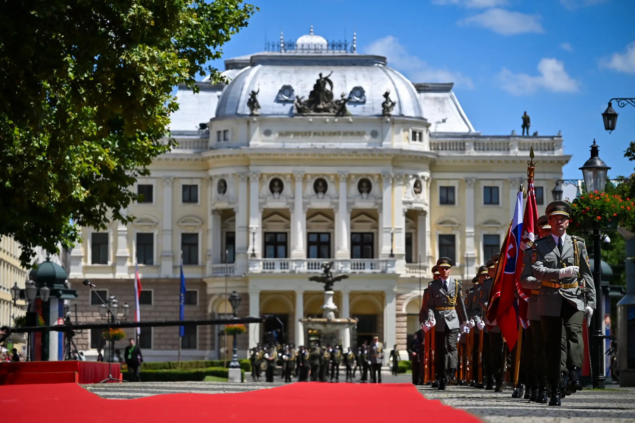 Prehliadka armády po inaugurácii prezidenta Petra Pellegriniho.