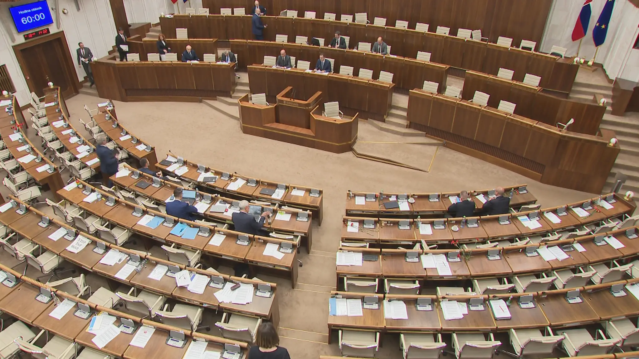 Prázdny parlament.