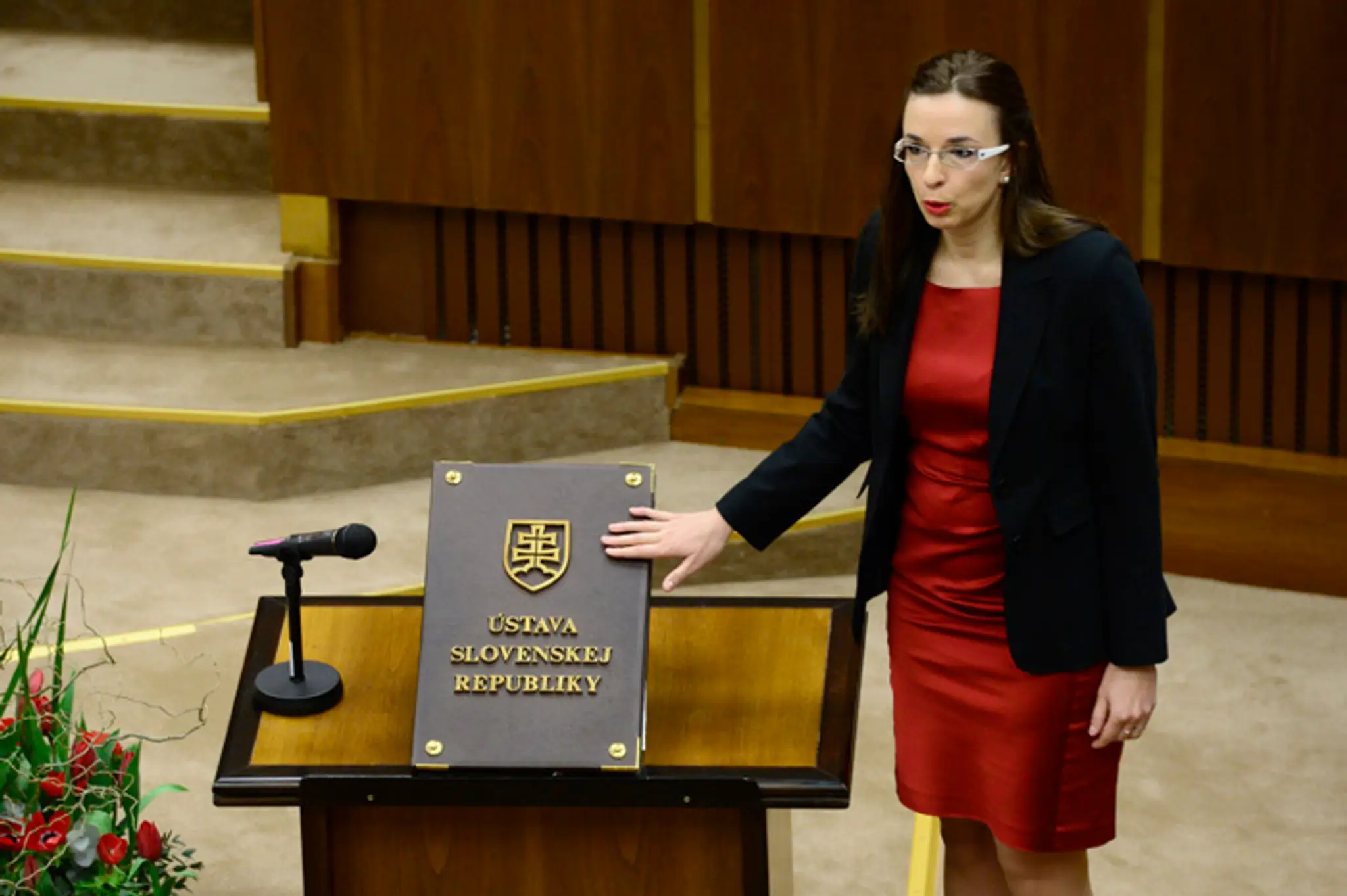 Simona Petrík (#Sieť) skladá poslanecký sľub.