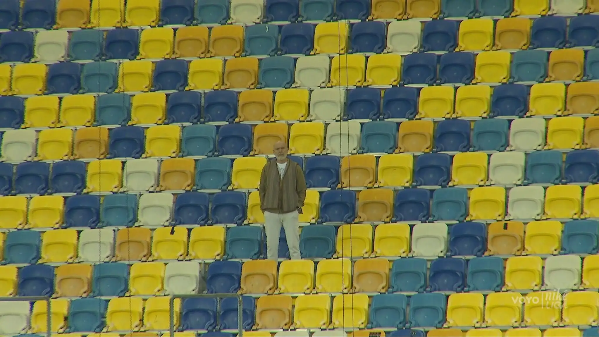 Oszkár Világi na tribúne počas zápasu DAC Podbrezová.