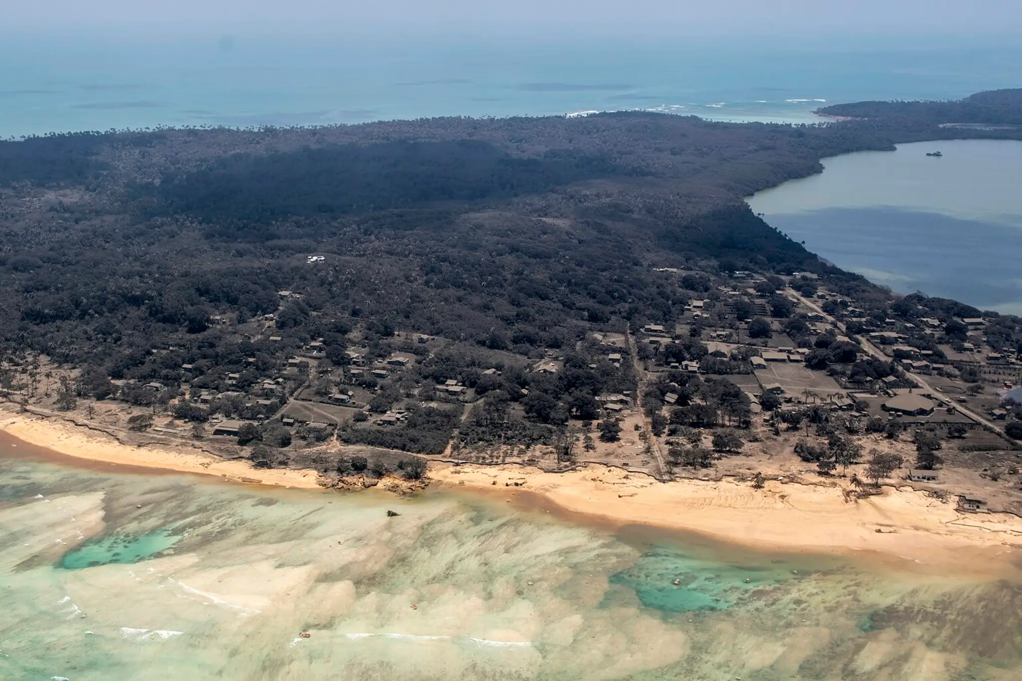 Tonga po erupcii sopky.