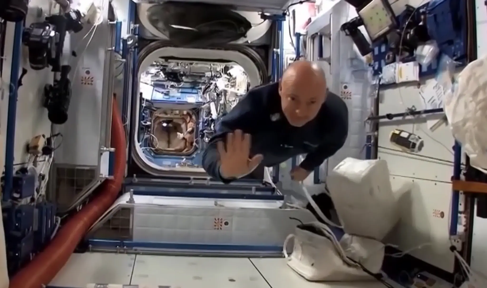 Astronaut vo vesmíre