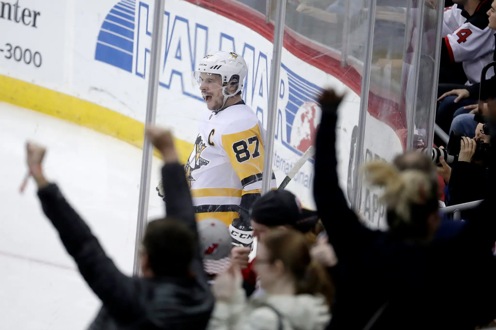 Kapitán Pittsburghu Sidney Crosby na archívnej snímke.