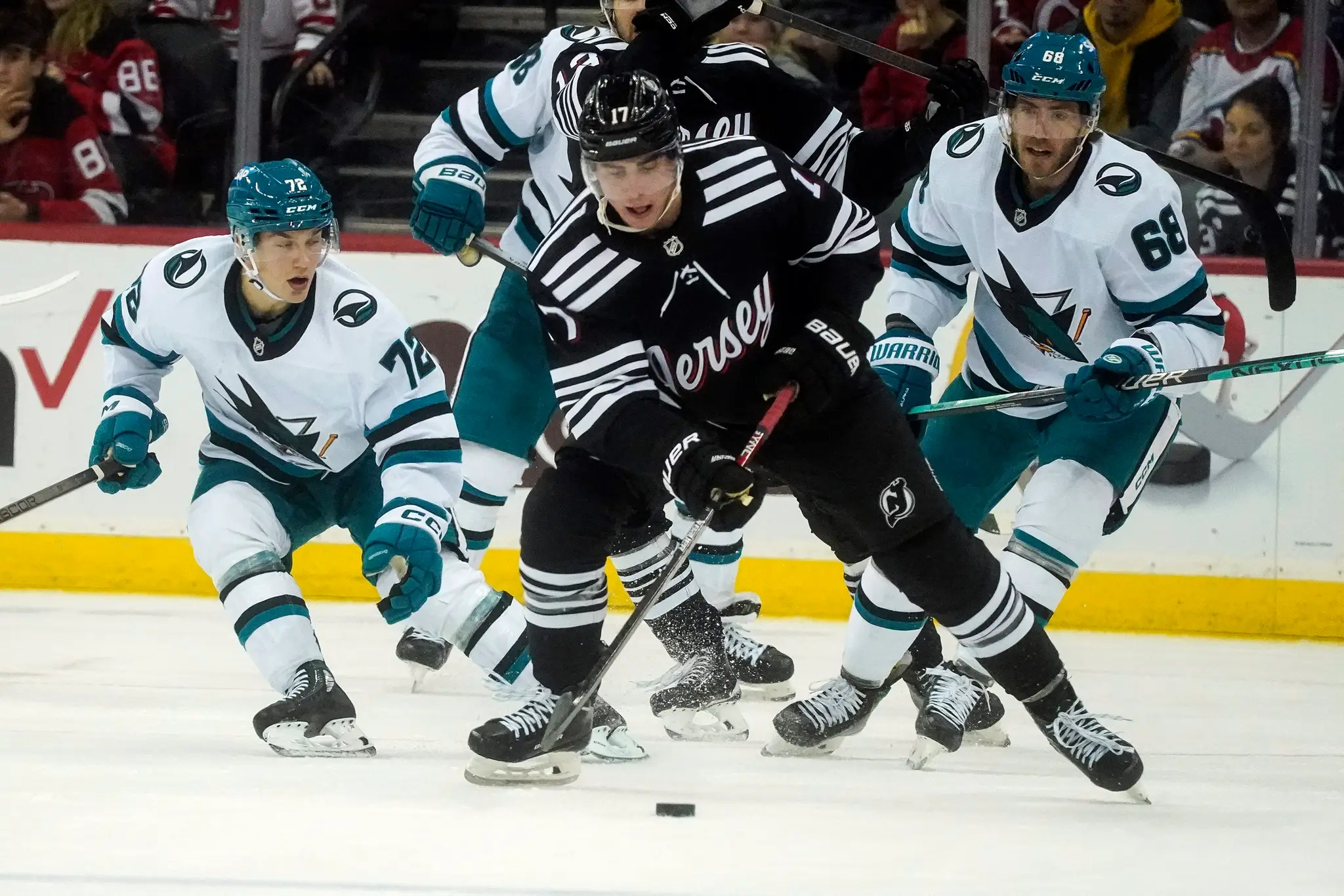 Šimon Nemec počas svojho prvého zápasu v NHL