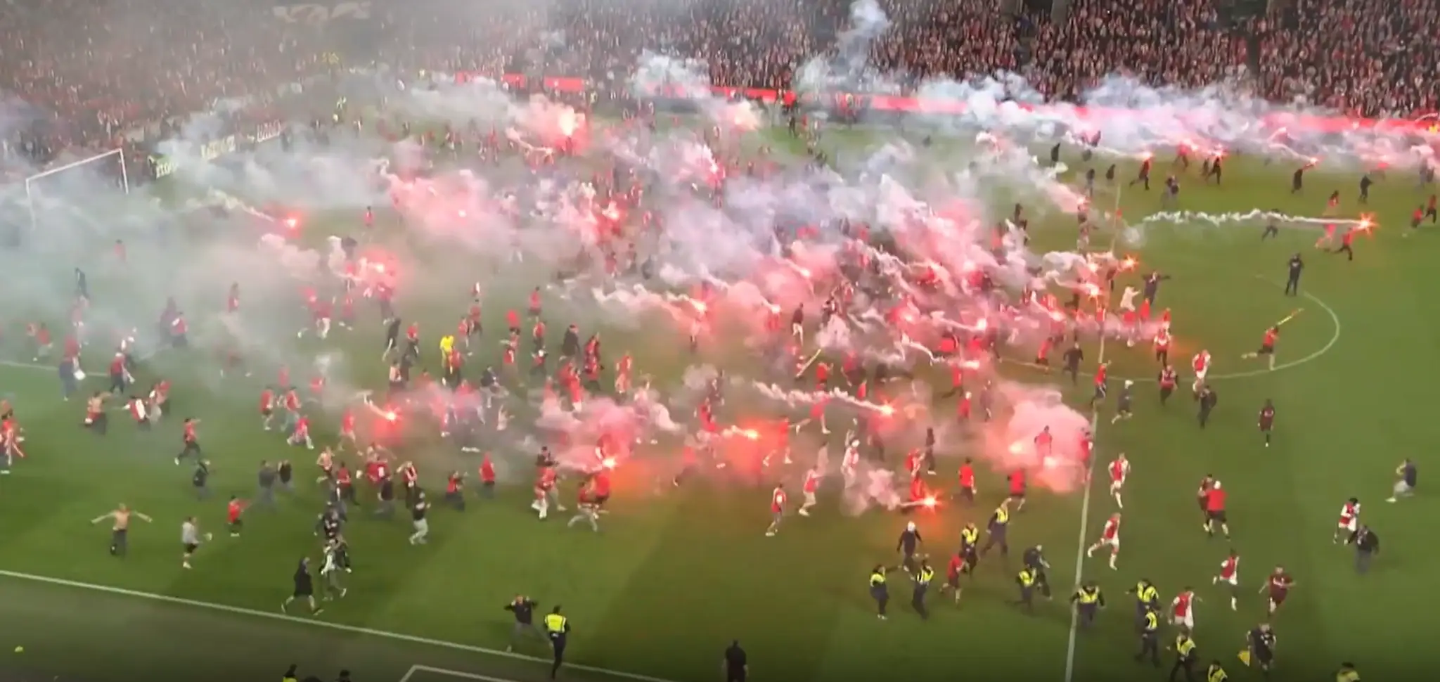 Šialené scény na futbale v Česku.