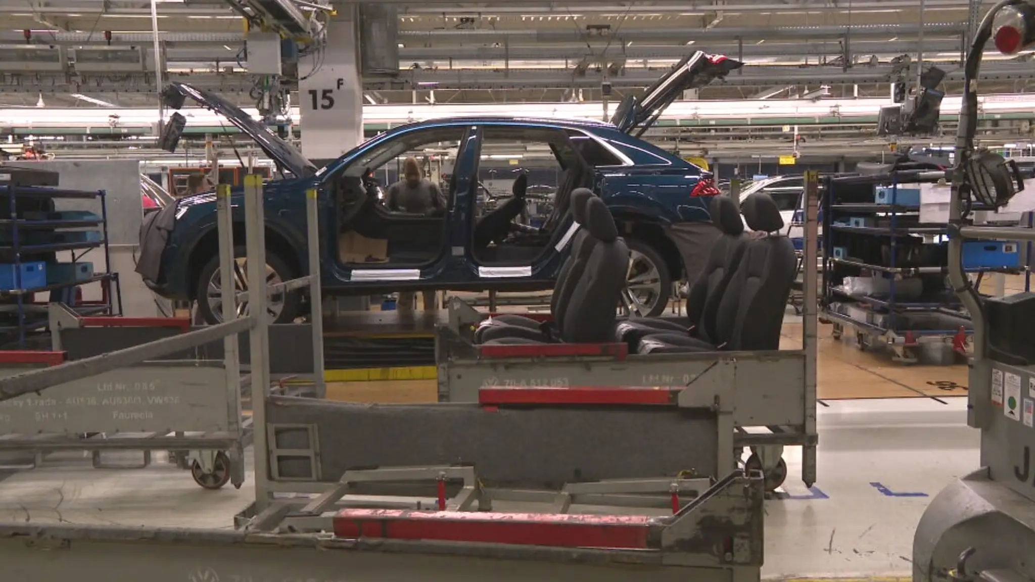 Volkswagen musí reagovať na menší záujem Európanov o elektrovozidlá, než pôvodne čakal.