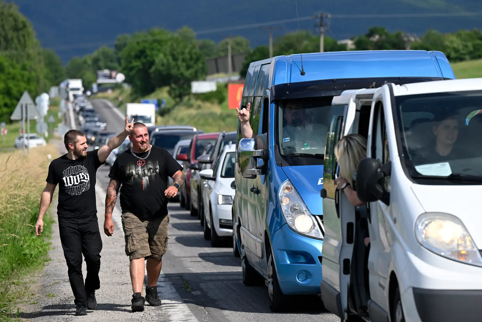 Fanúšikovia smerujú na koncert