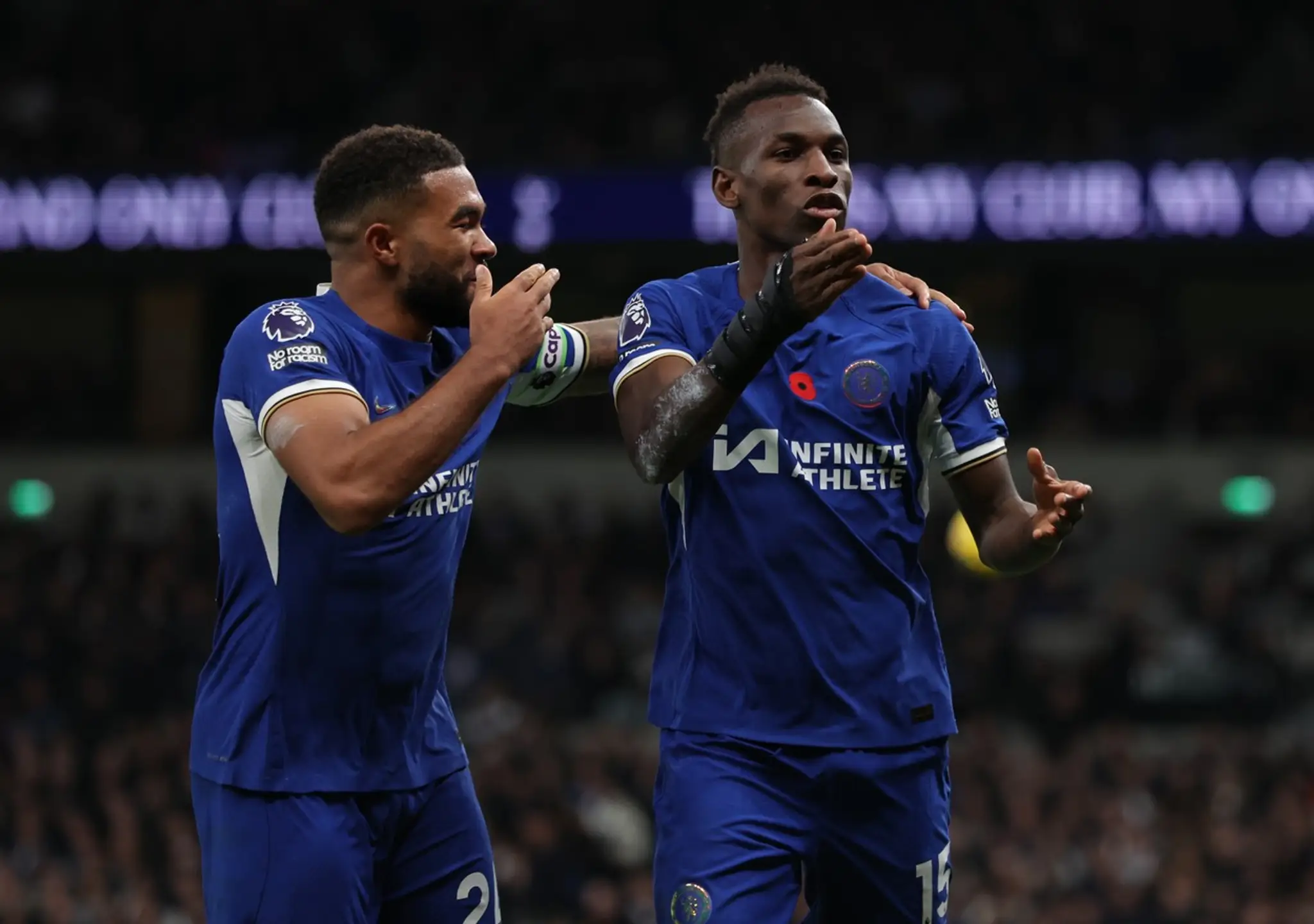 Chelsea vybavil triumf trojgólový Nicolas Jackson (vpravo).