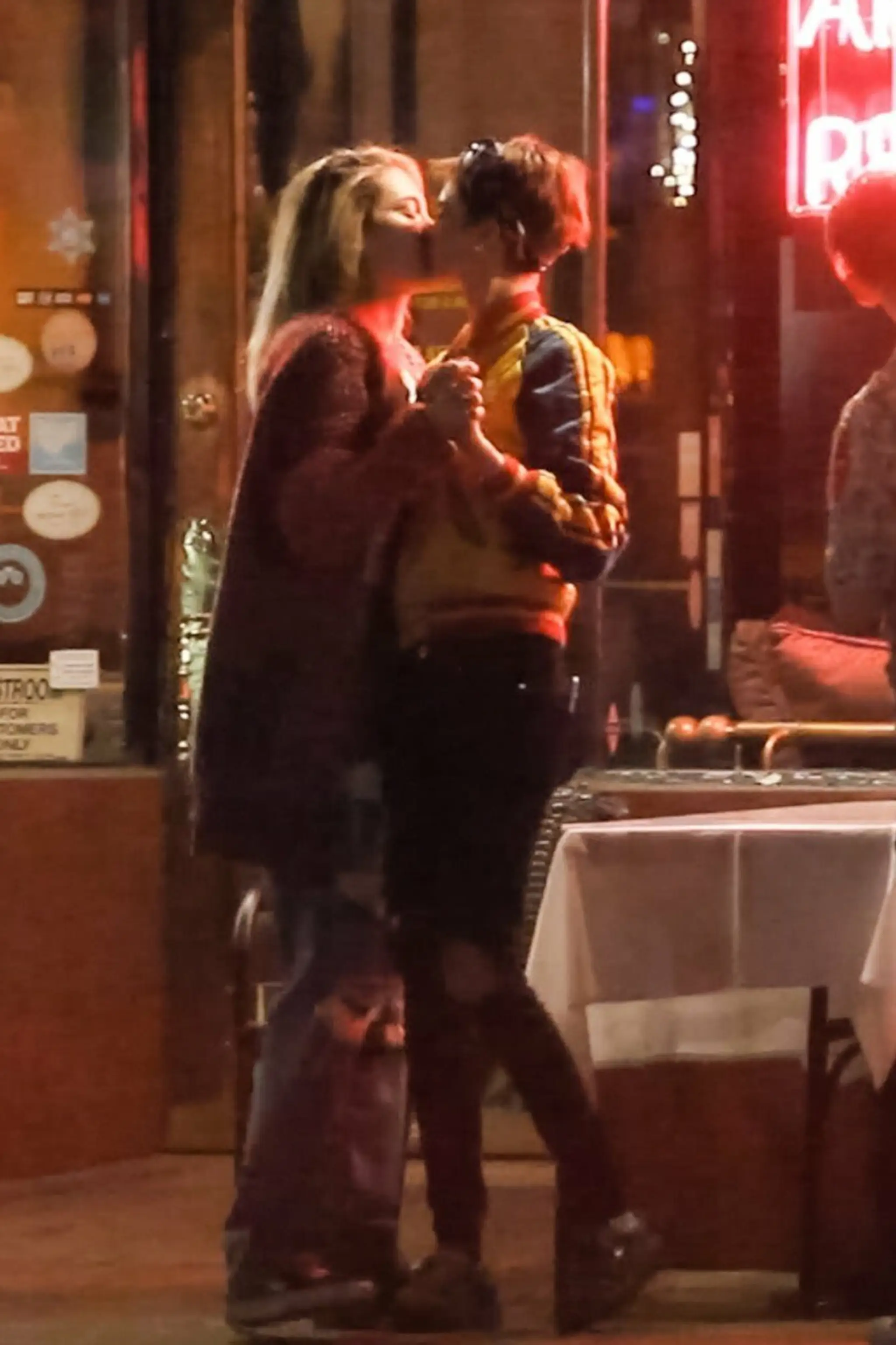 Paris Jackson a Cara Delevingne.