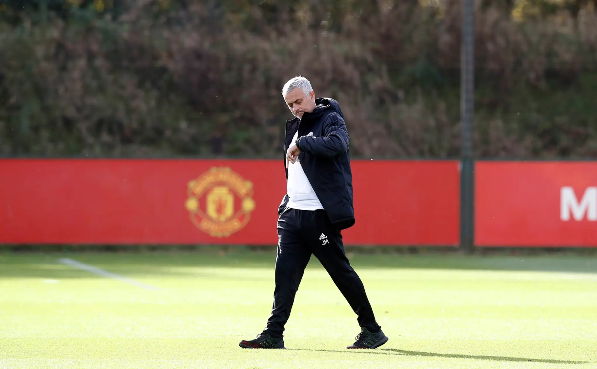 Kouč Manchestru United José Mourinho počas tréningu pred duelom LM proti Juventusu.