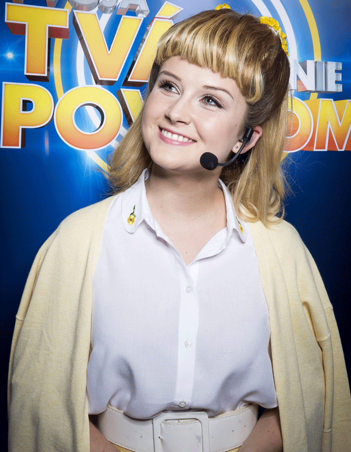 Viki Valúchová ako Olivia Newton John