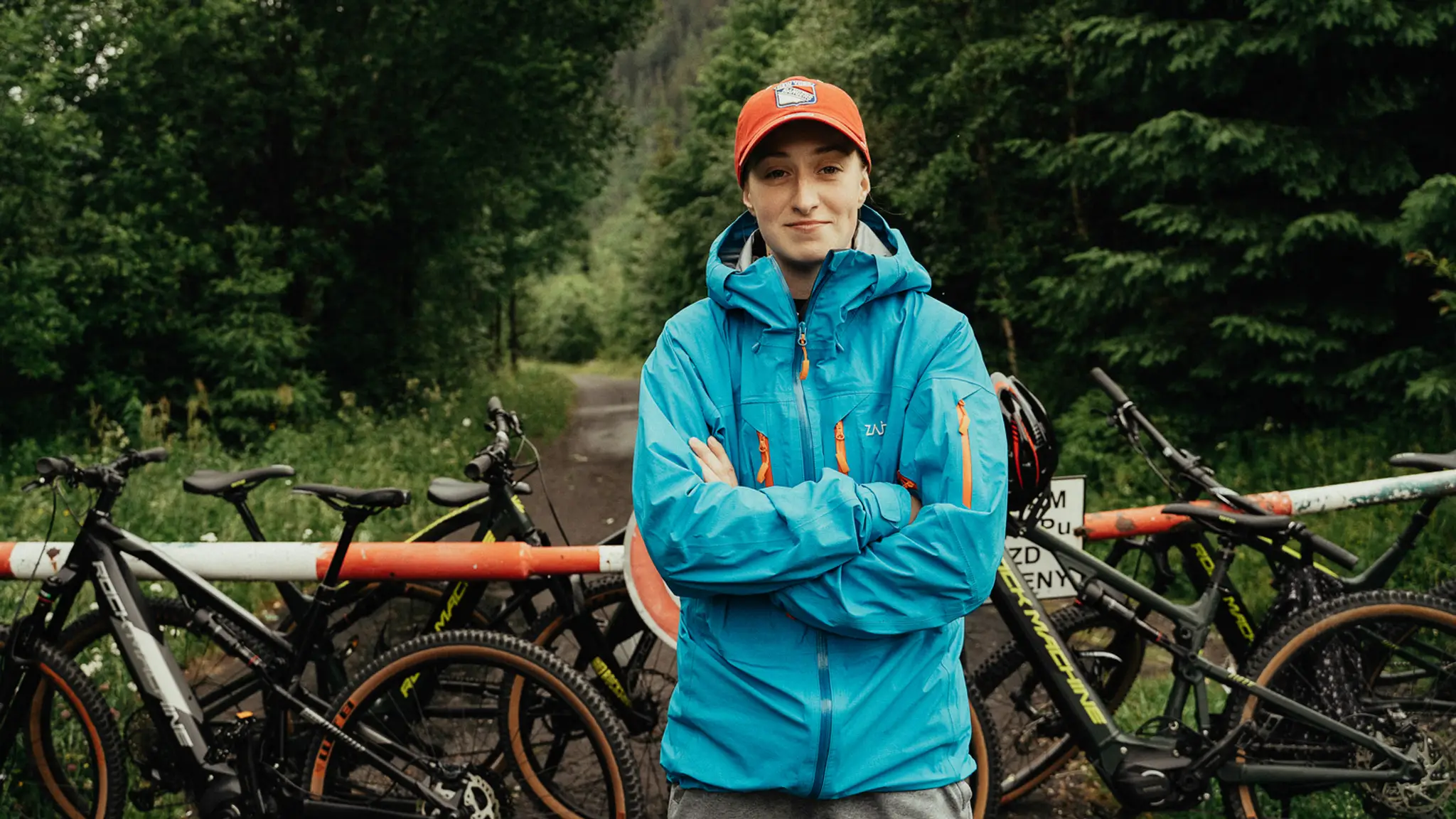 Barbora Piešová s Tribulom na horách.
