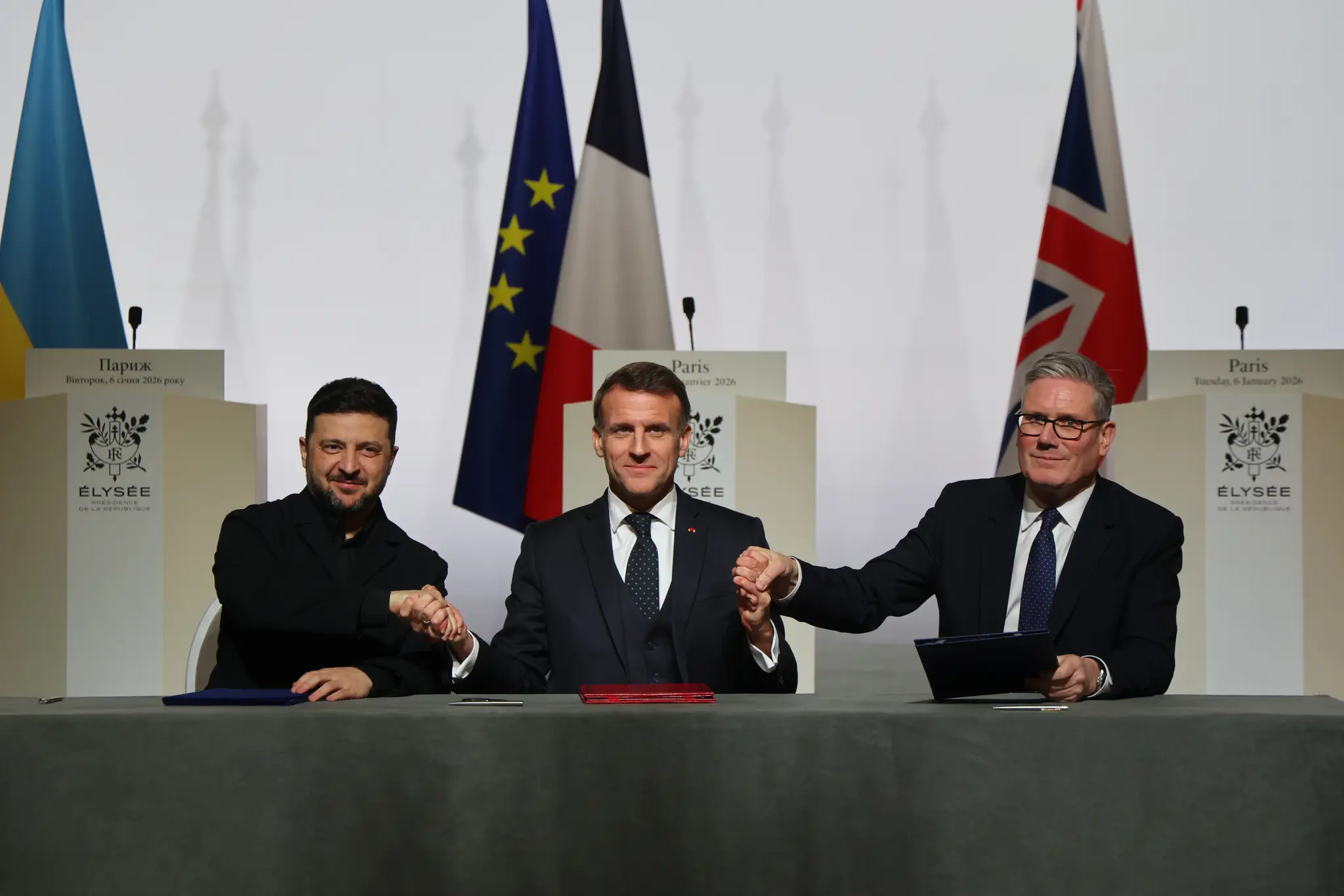 Volodymyr Zelenskyj, Emmanuel Macron a Keir Starmer