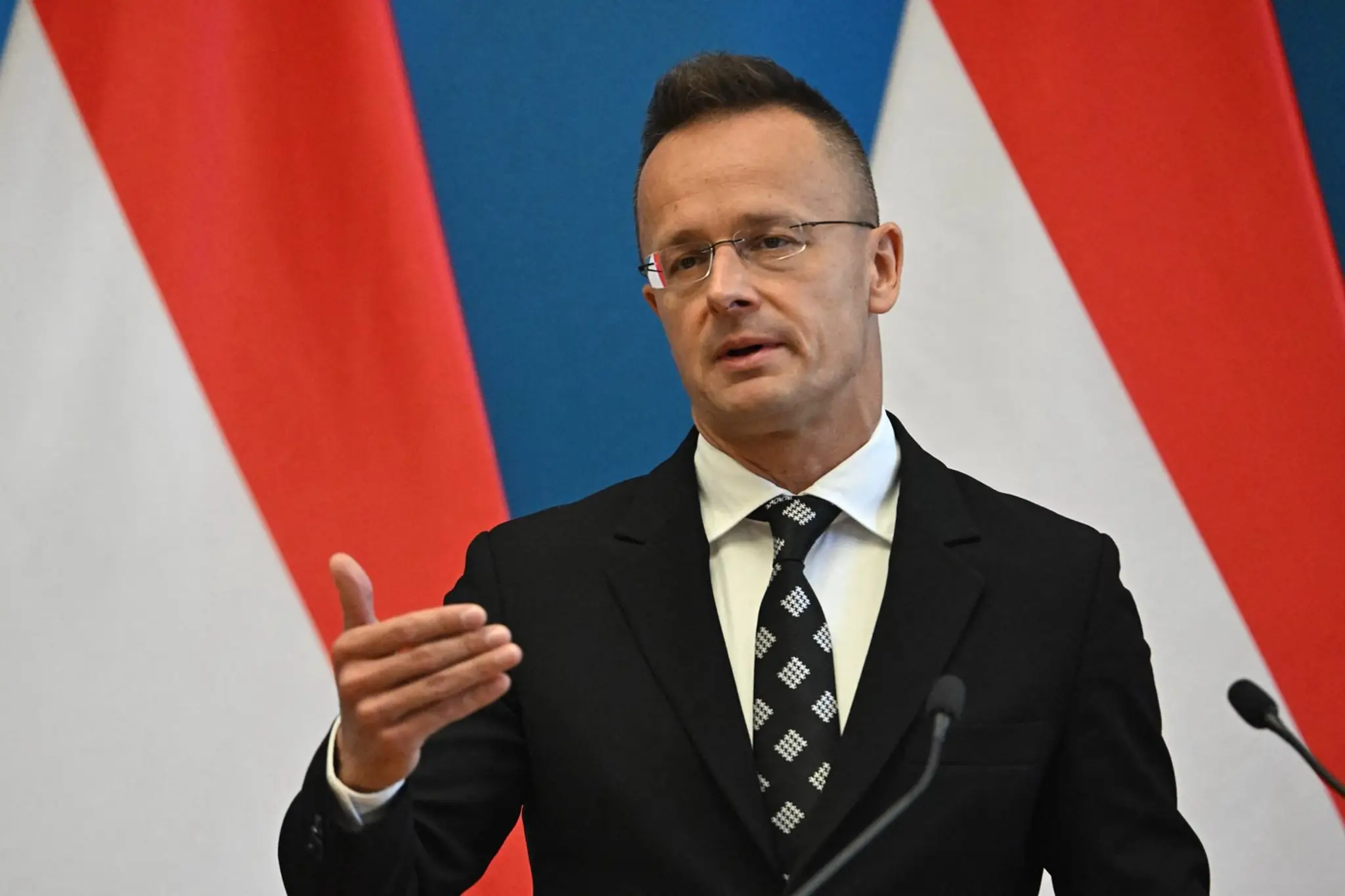 Maďarský minister zahraničných vecí Péter Szijjártó .