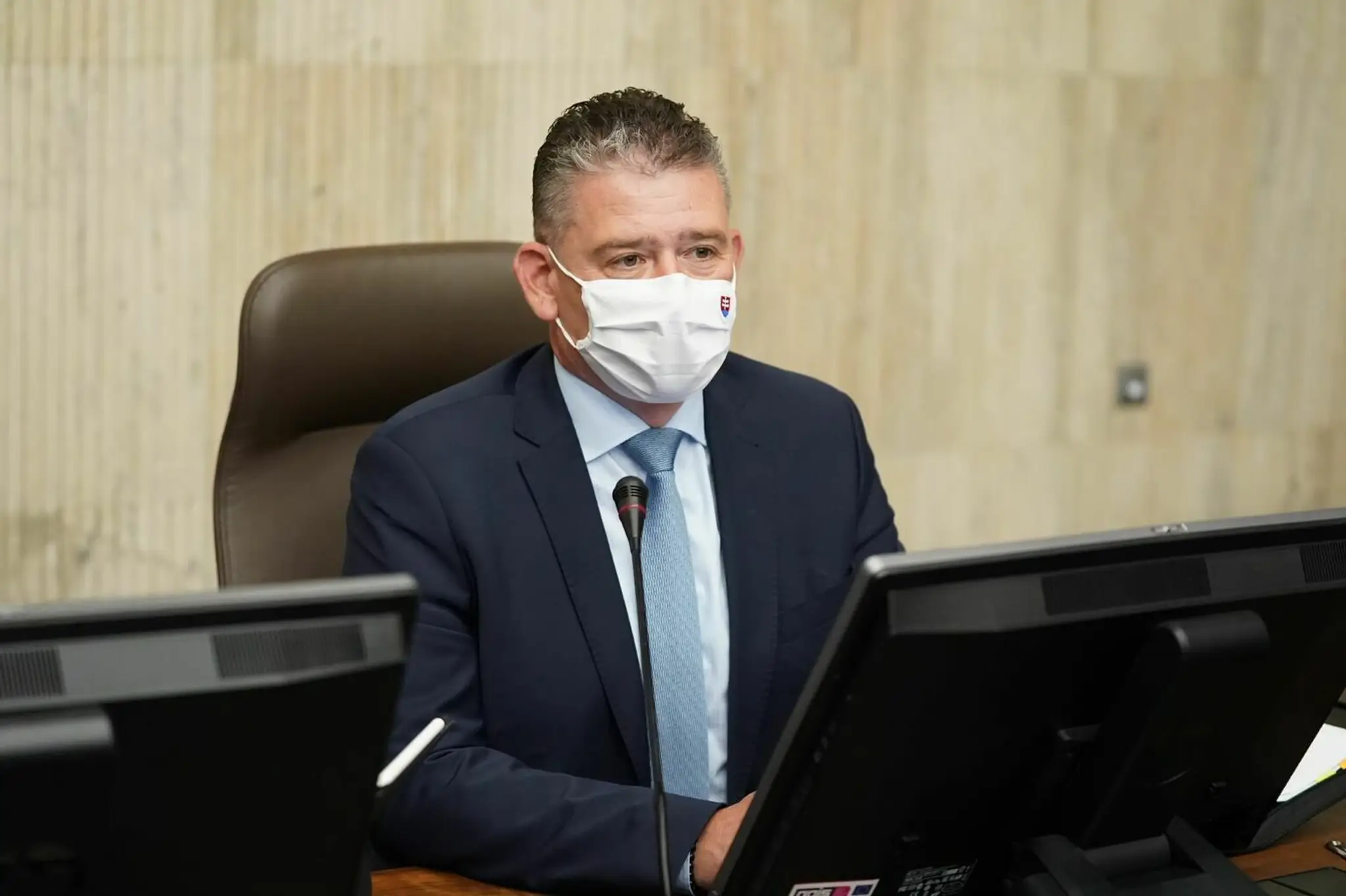 Minister Roman Mikulec.