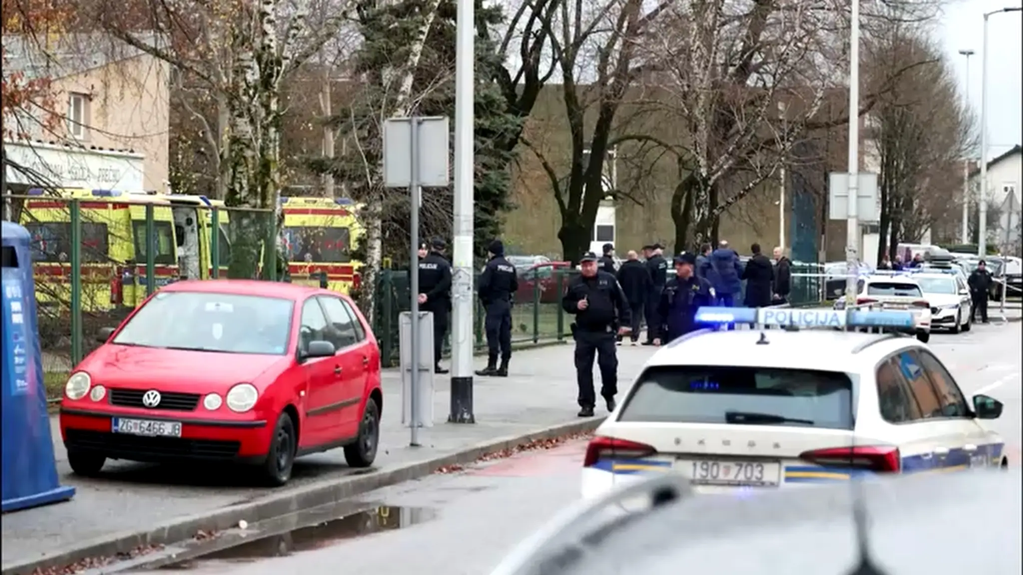 Pri útoku nožom na základnej škole v Záhrebe zomrelo dieťa