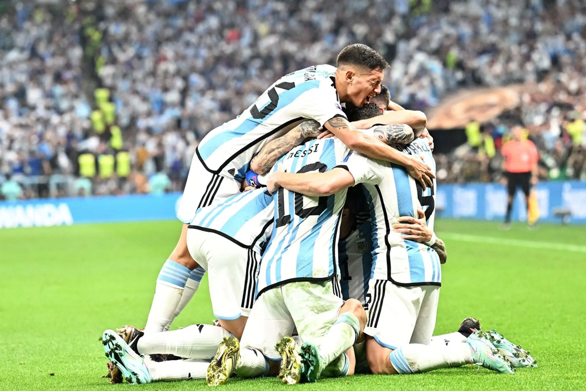 Argentínčania oslavujú svoj druhý gól
