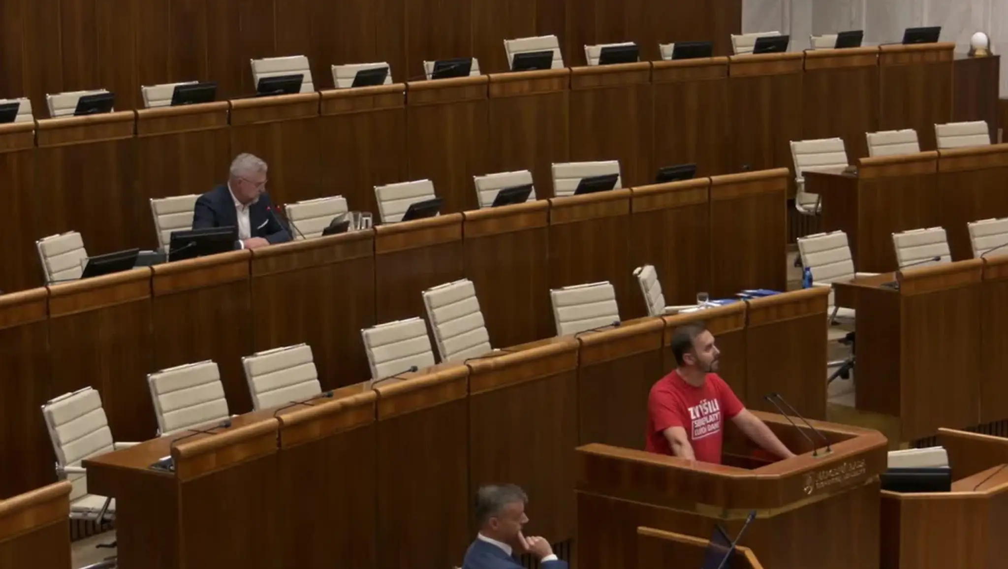 Michal Šipoš v tričku.