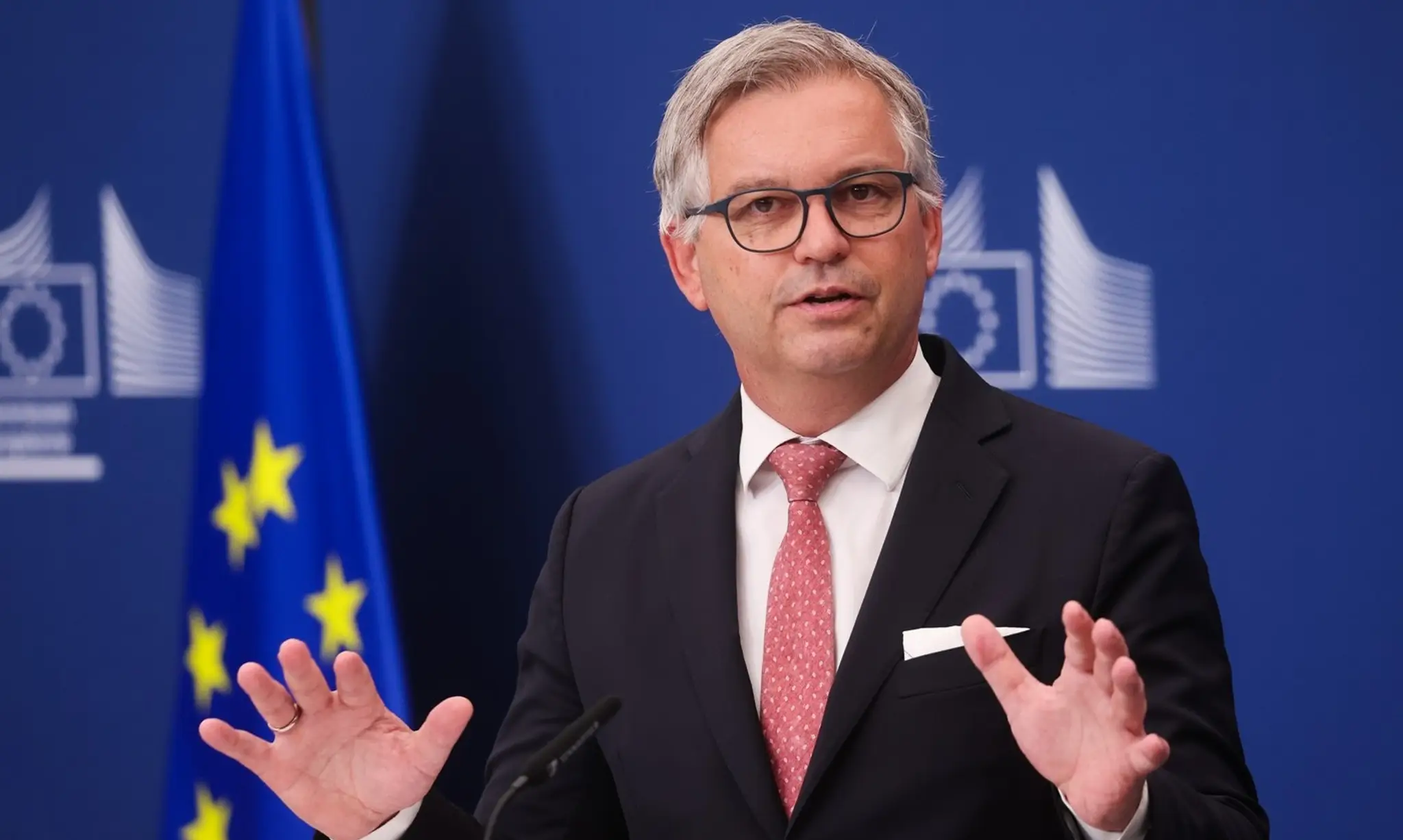 Komisár pre vnútorné veci a migráciu Magnus Brunner.