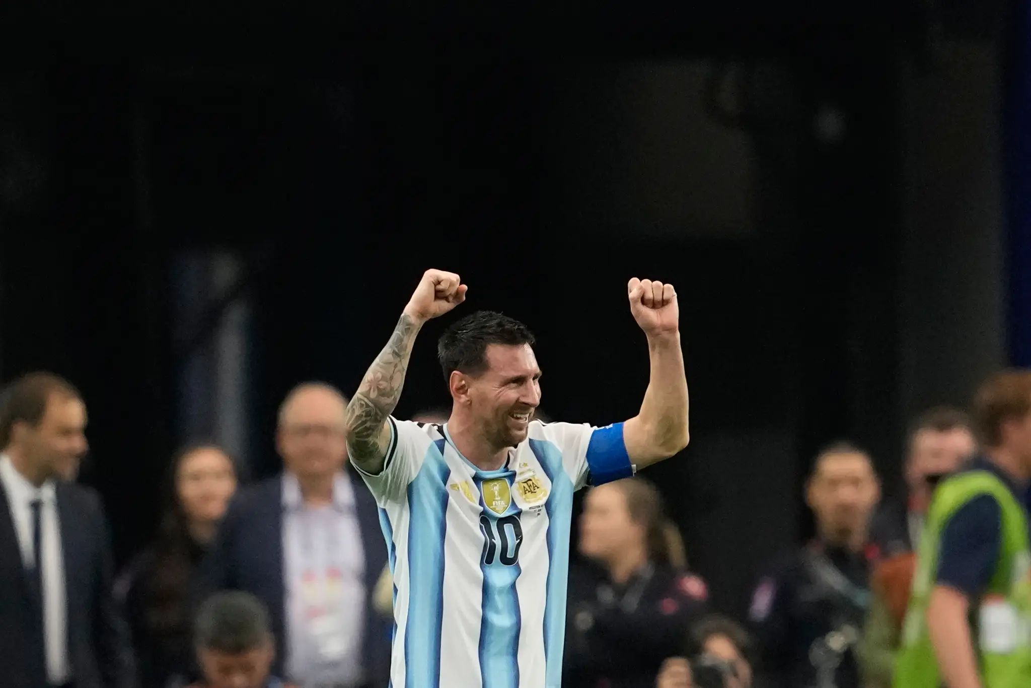 Lionel Messi sa teší z gólu.
