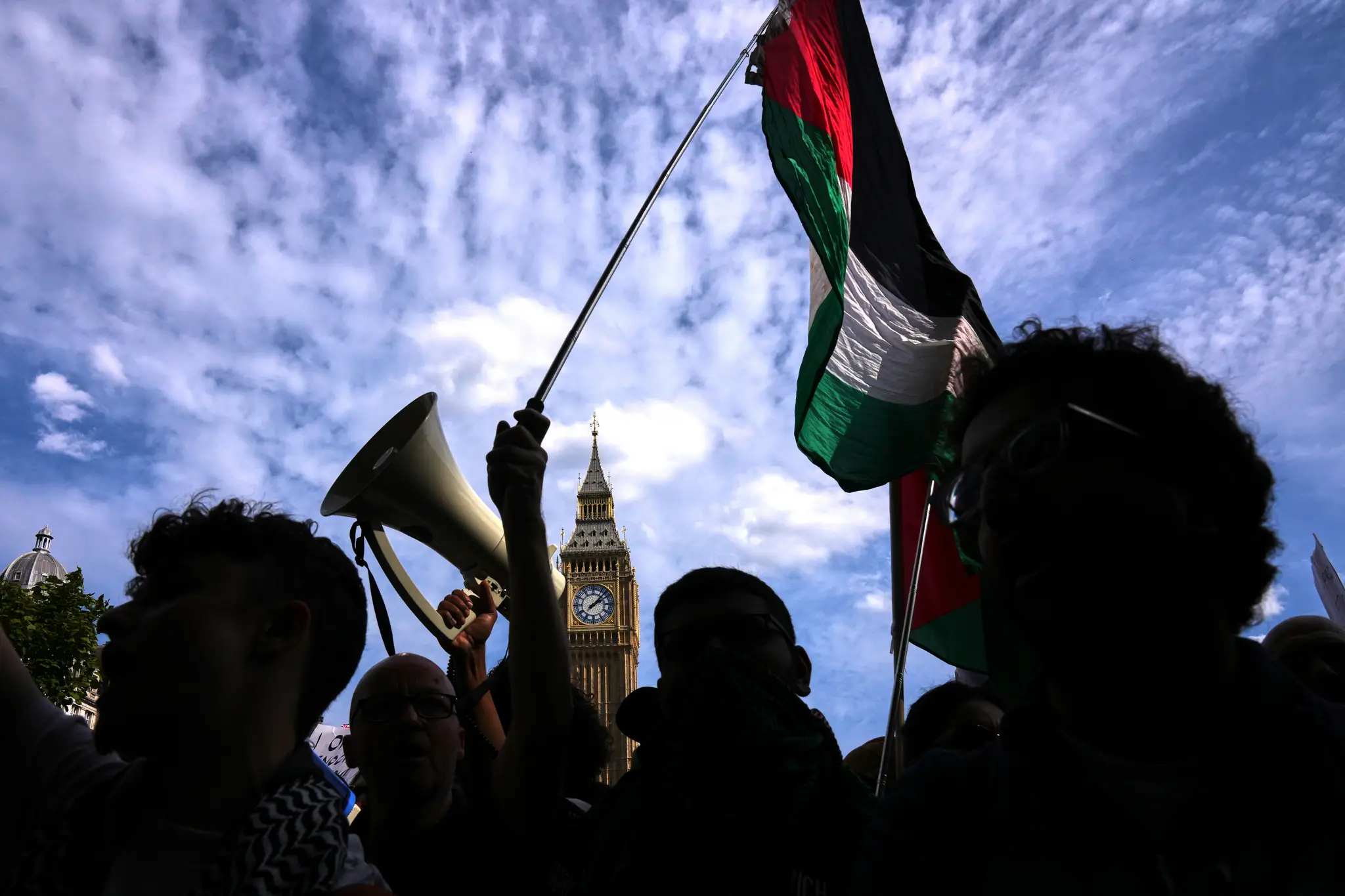 FOTO: V Londýne sa konala propalestínska demonštrácia. Polícia zadržala 890 osôb