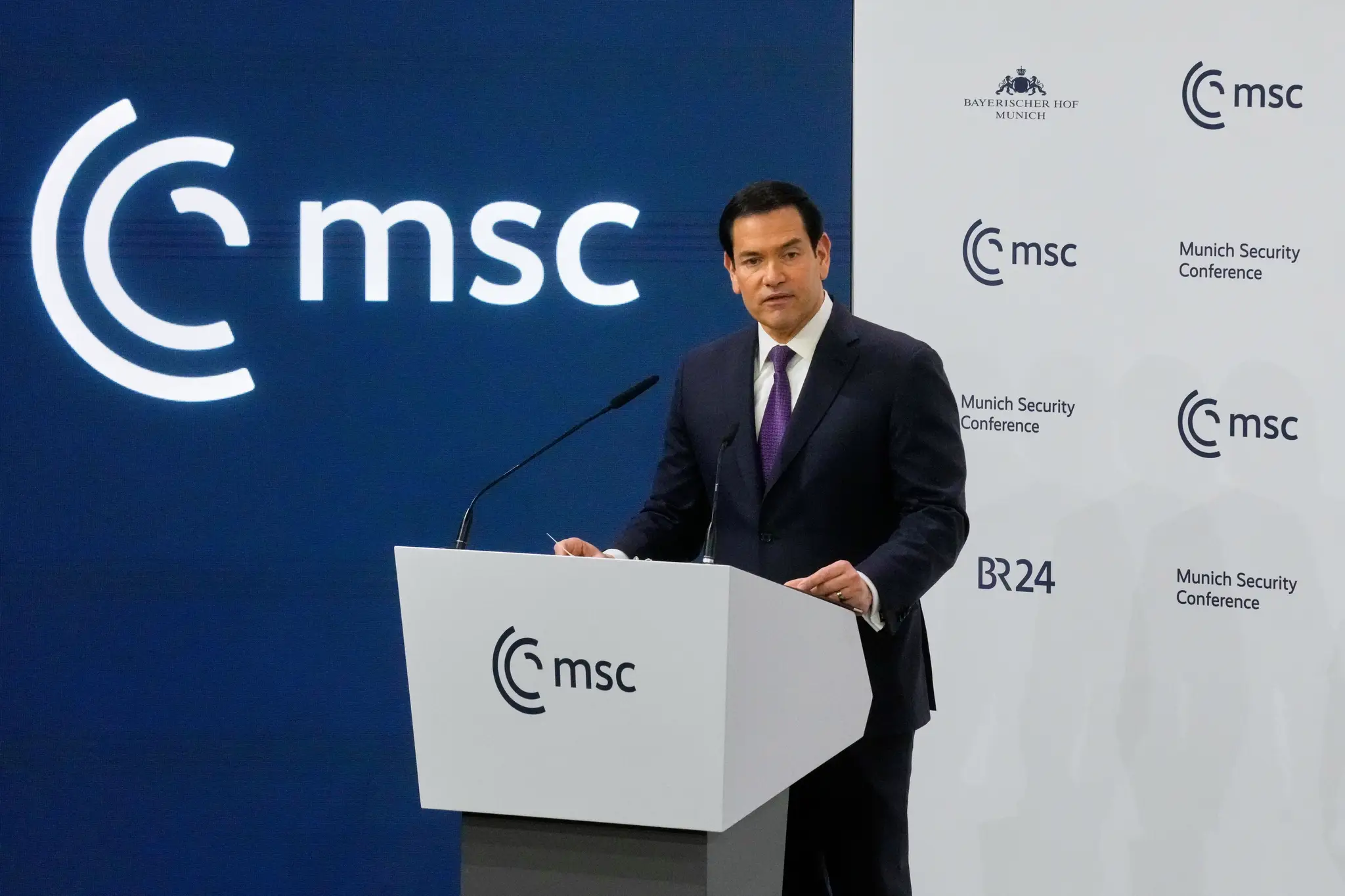 Minister zahraničných vecí Spojených štátov Marco Rubio vystupuje počas Mníchovskej bezpečnostnej konferencie.