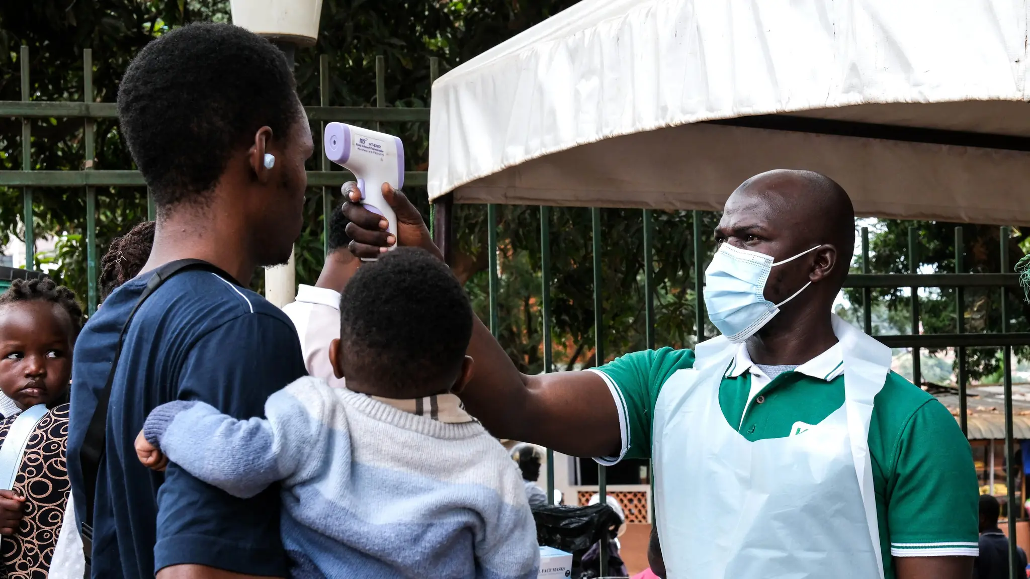 Ebola v Ugande