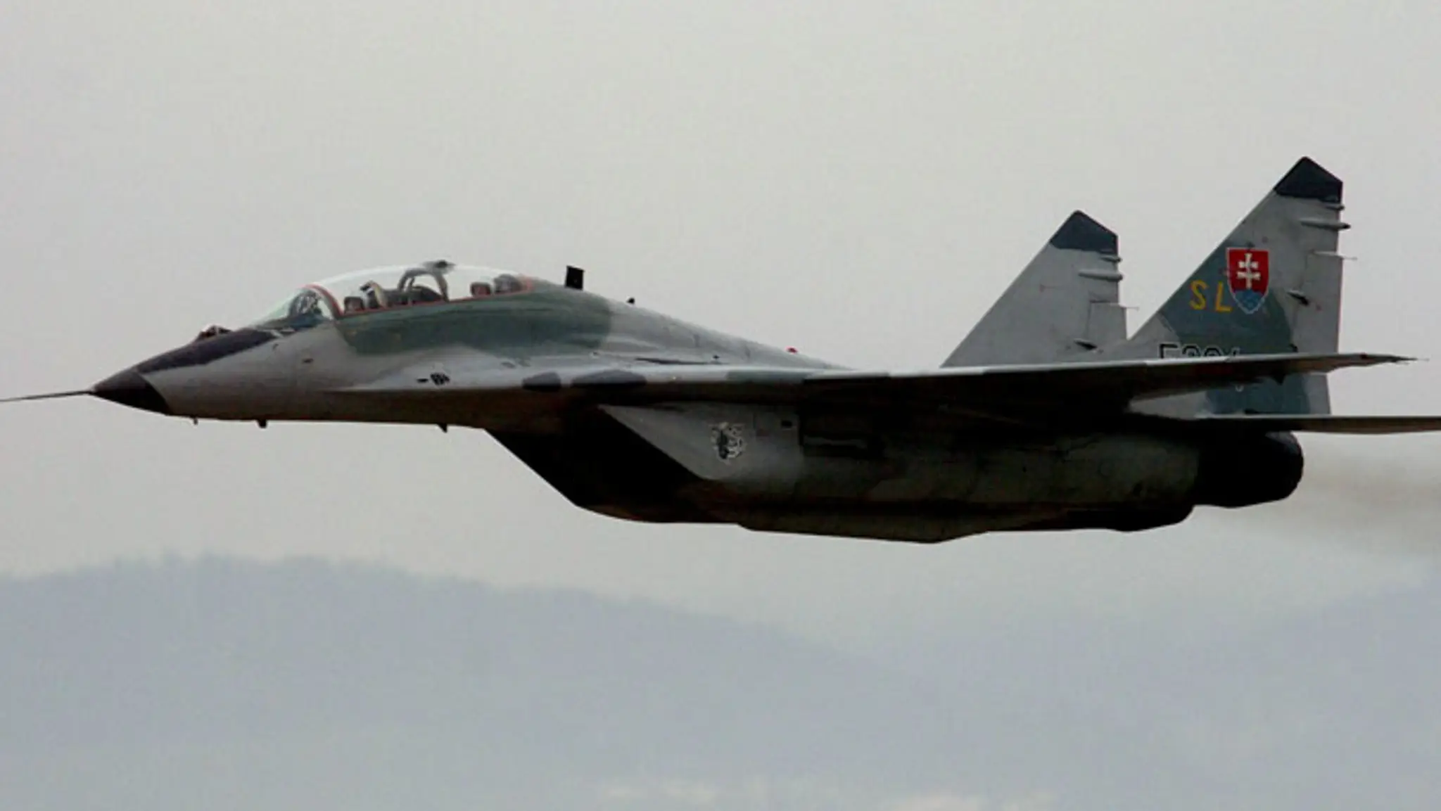 Dve modernizované bojové lietadlá MiG-29, z výzbroje slovenskej armády.
