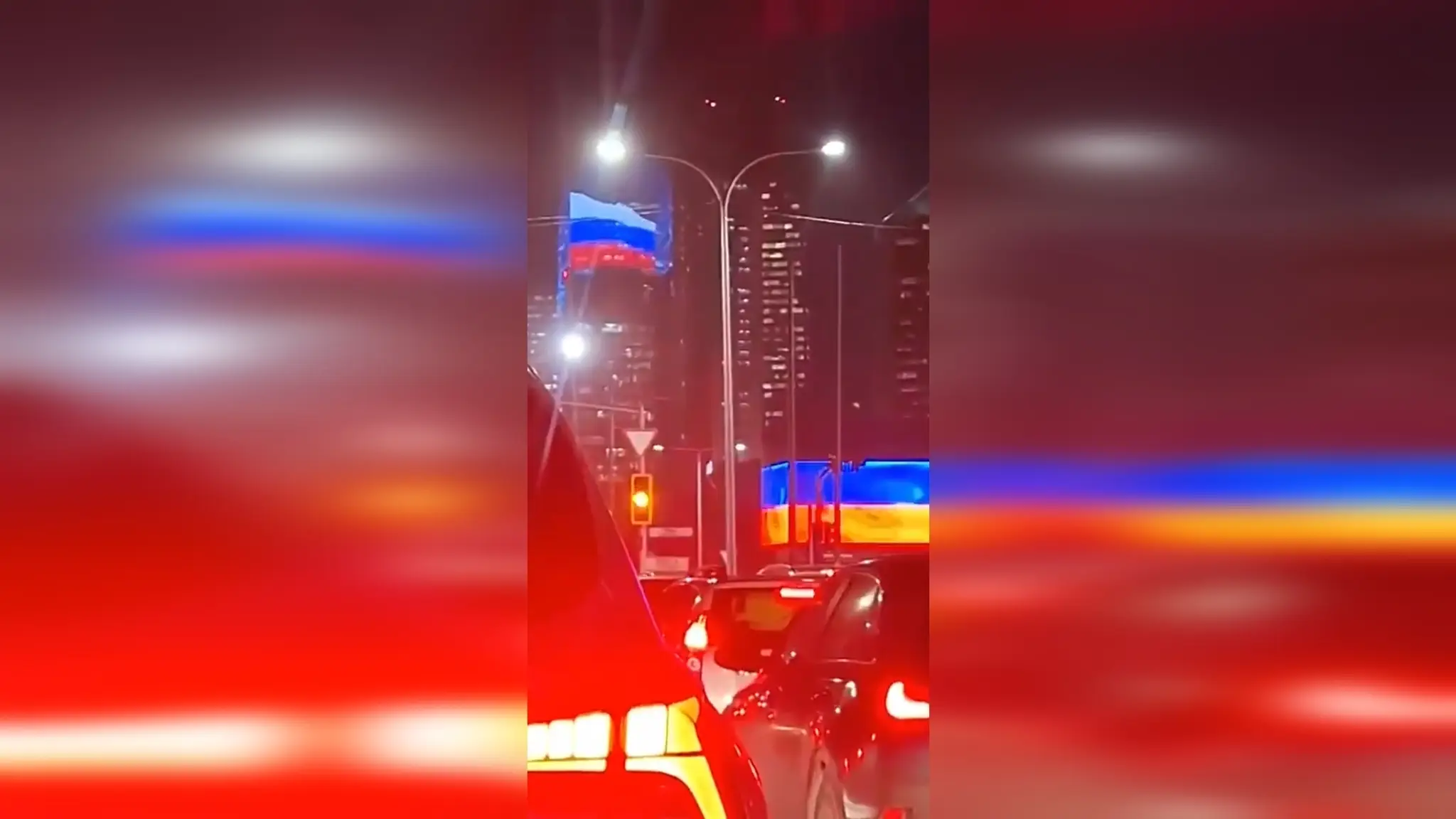 Počas Putinovej návštevy v Kazachstane sa na obrazovke objavila ukrajinská vlajka