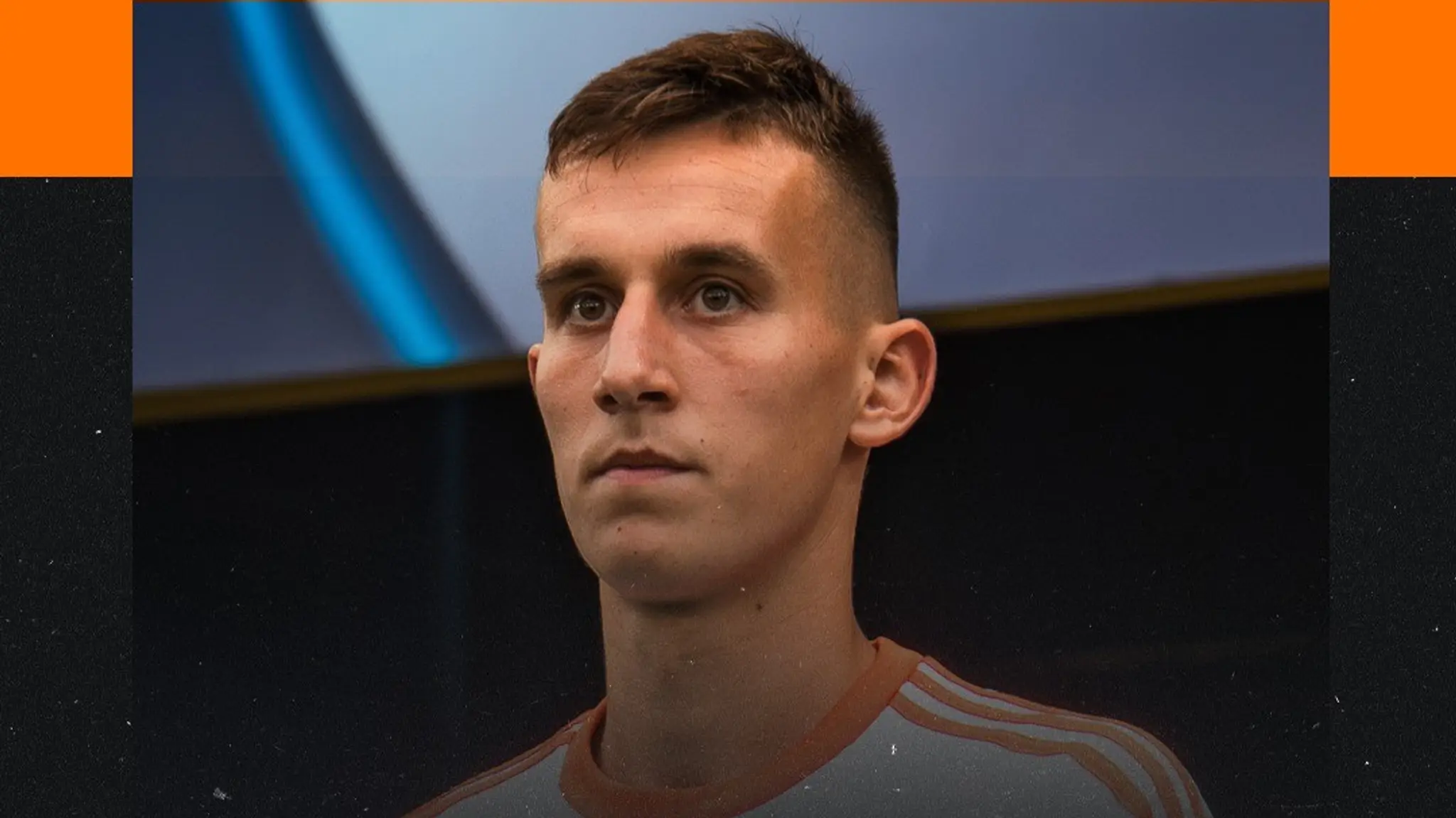 Oliver Luterán s novou zmluvou v Ružomberku. (cropped)