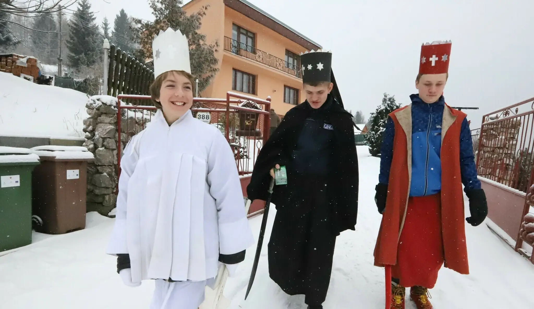 S genrálom sa v Teheráne lúčili státisíce ľudí.